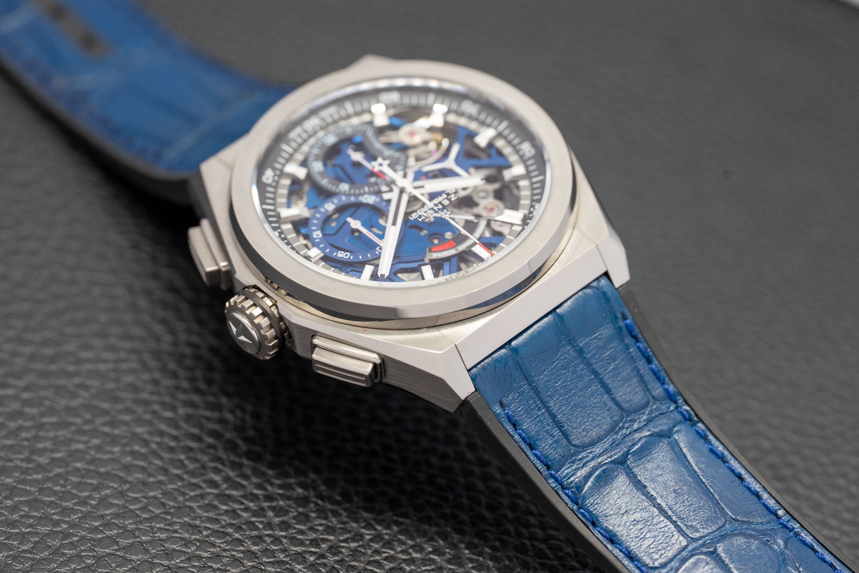 Zenith Defy El Primero 21 95.9002.9004/78.R584 Ensemble complet 2018, coffret et papiers