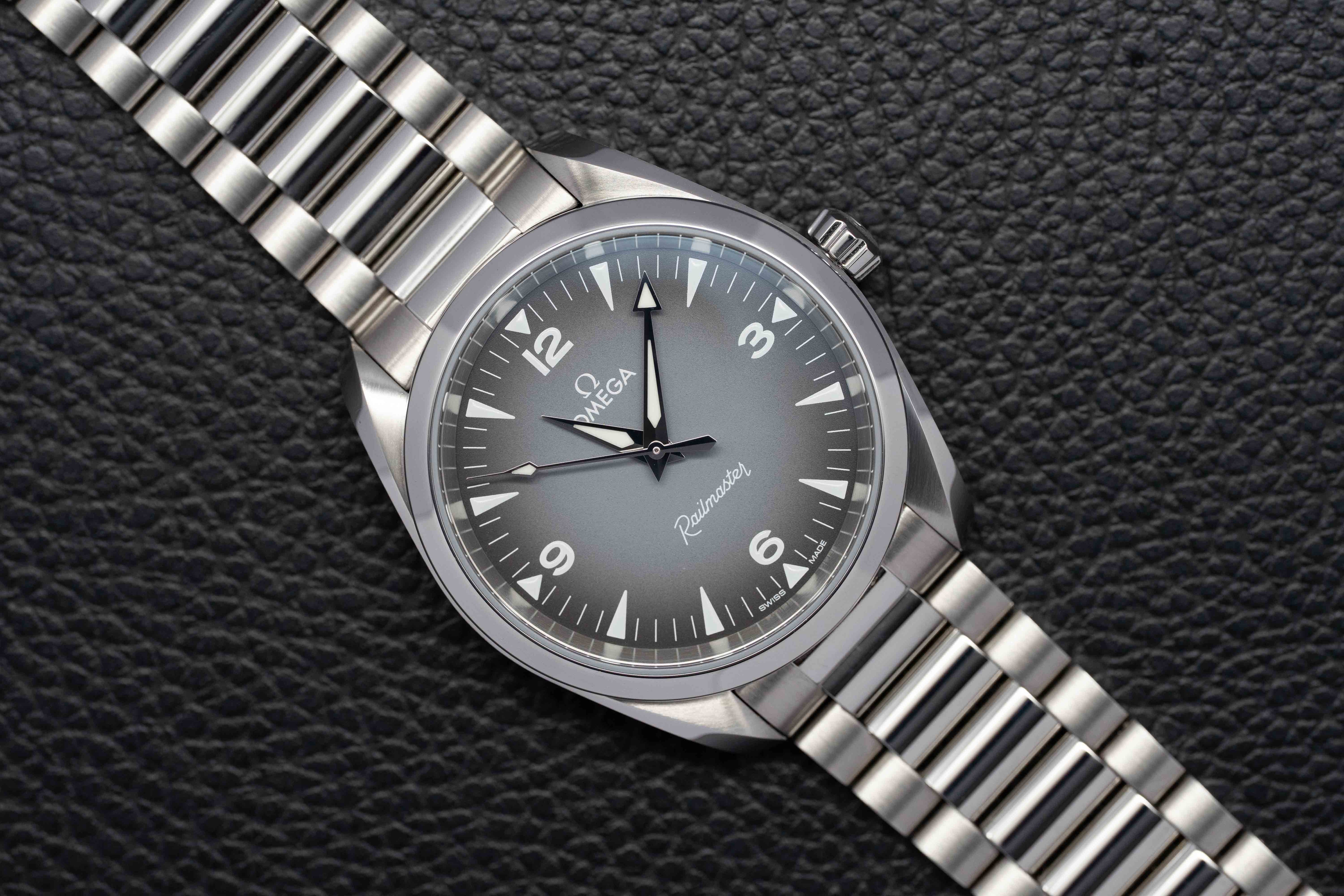 Omega Railmaster 235.10.38.20.06.001 Complete Set 2025 Box + Papers