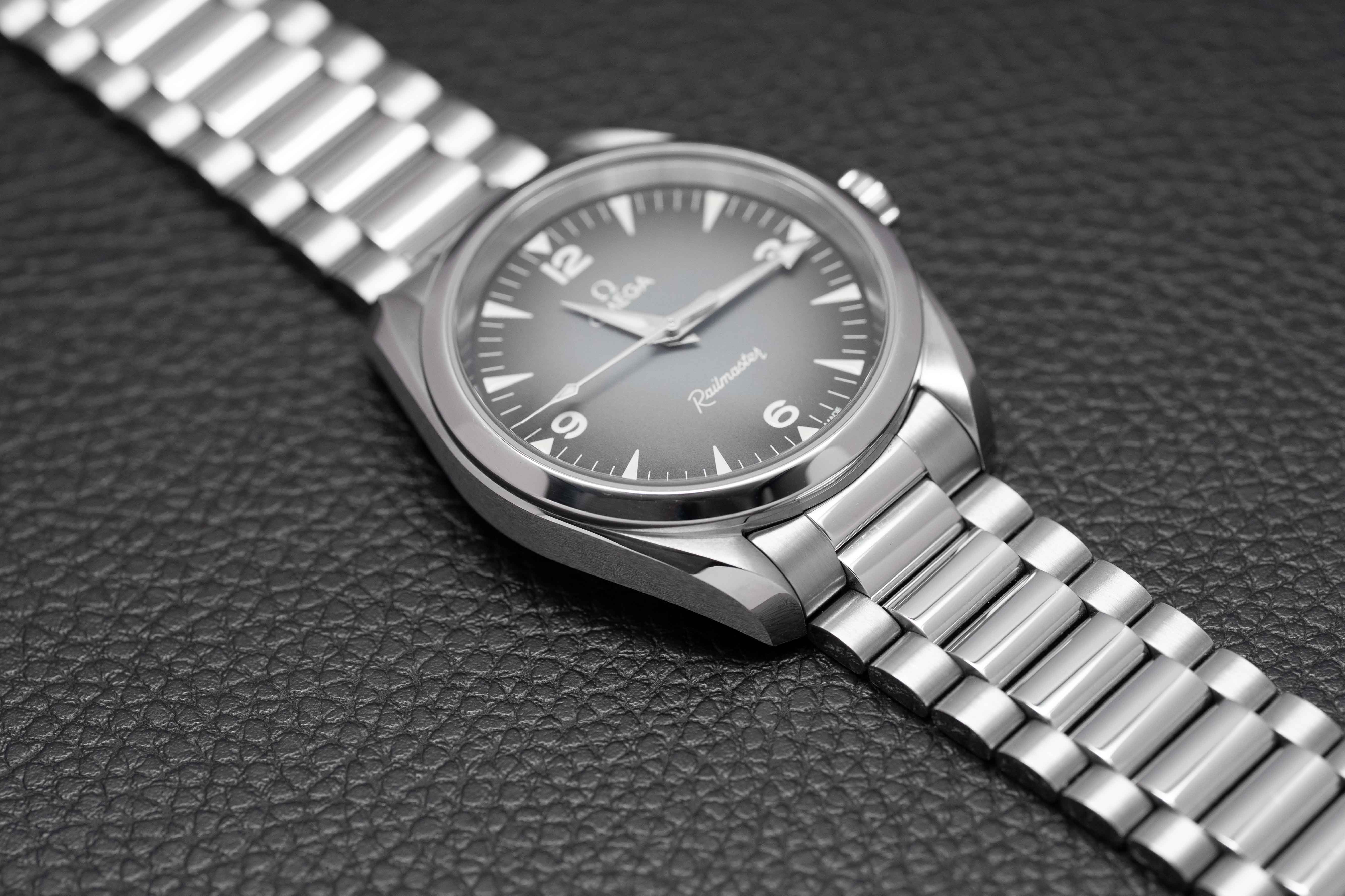 Omega Railmaster 235.10.38.20.06.001 Complete Set 2025 Box + Papers