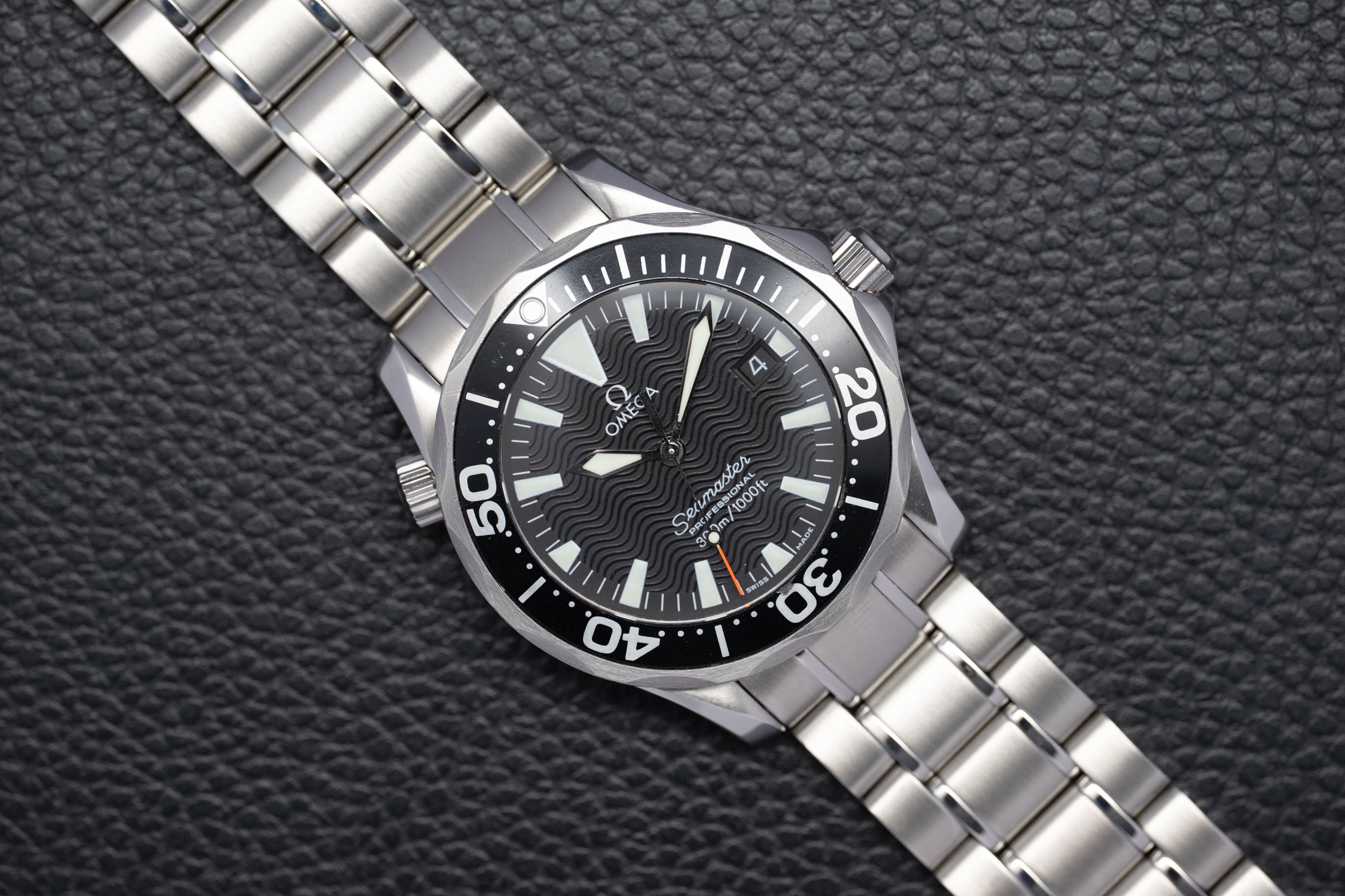 Omega Seamaster 300 2262.50 Complete Set 2001 Box + Papers
