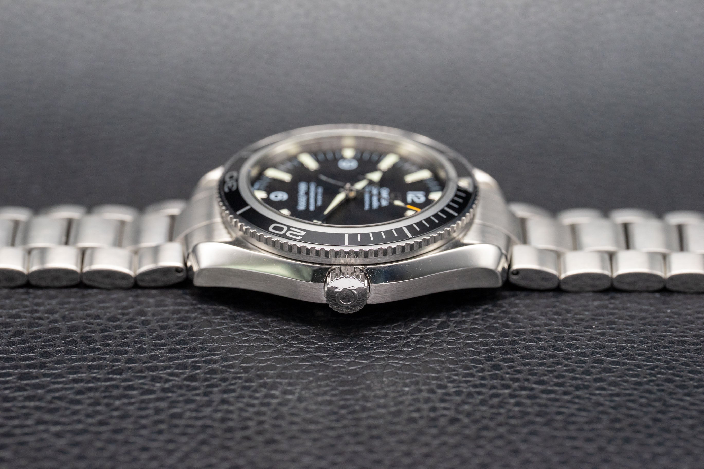 Omega Seamaster Planet Ocean 2201.50, juego completo de 2015, caja y documentación