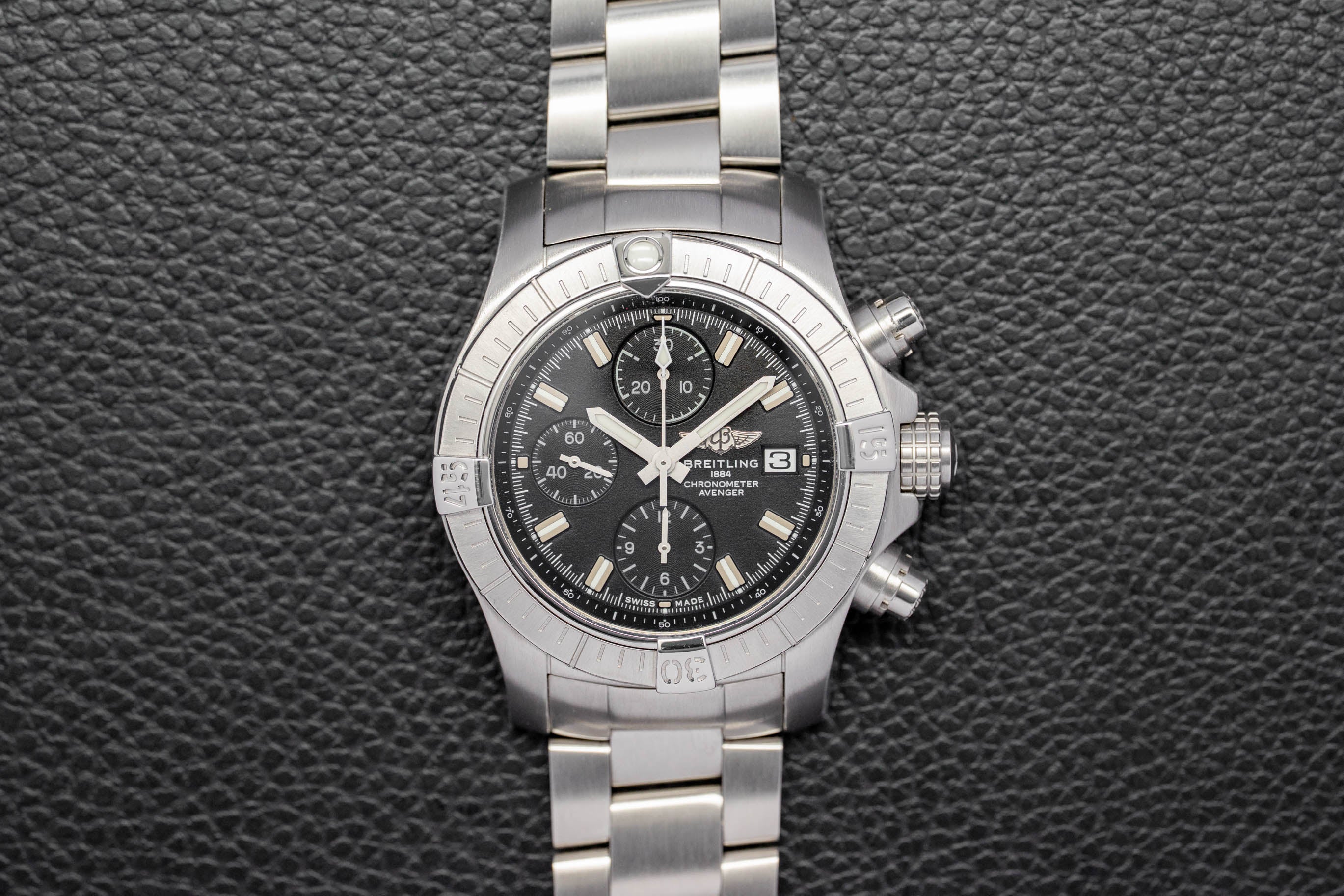Breitling Avenger Chronograph A13385/A13385101B1A1 Complete Set 2020 Box + Papers