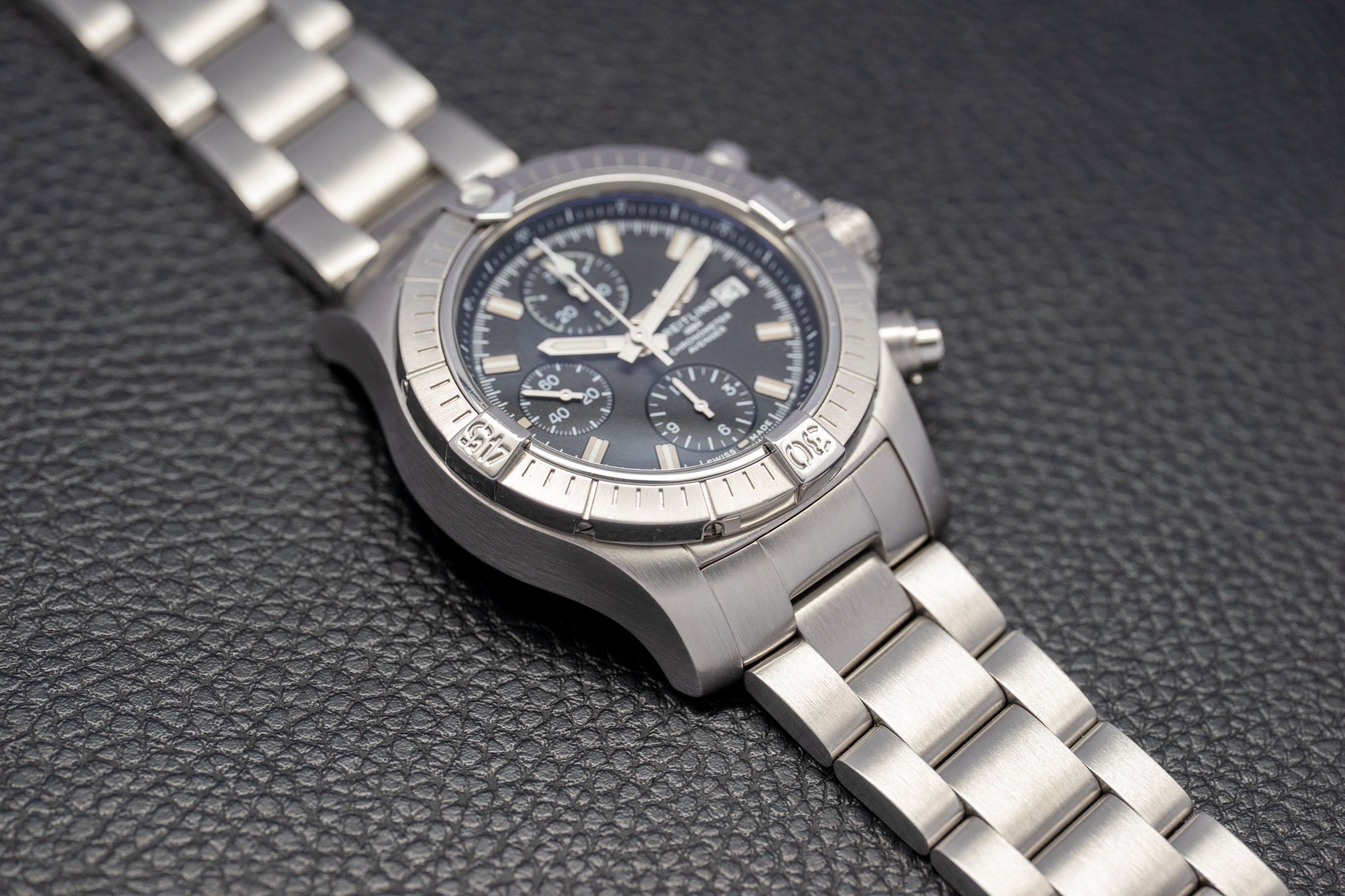 Breitling Avenger Chronograph A13385/A13385101B1A1 Complete Set 2020 Box + Papers