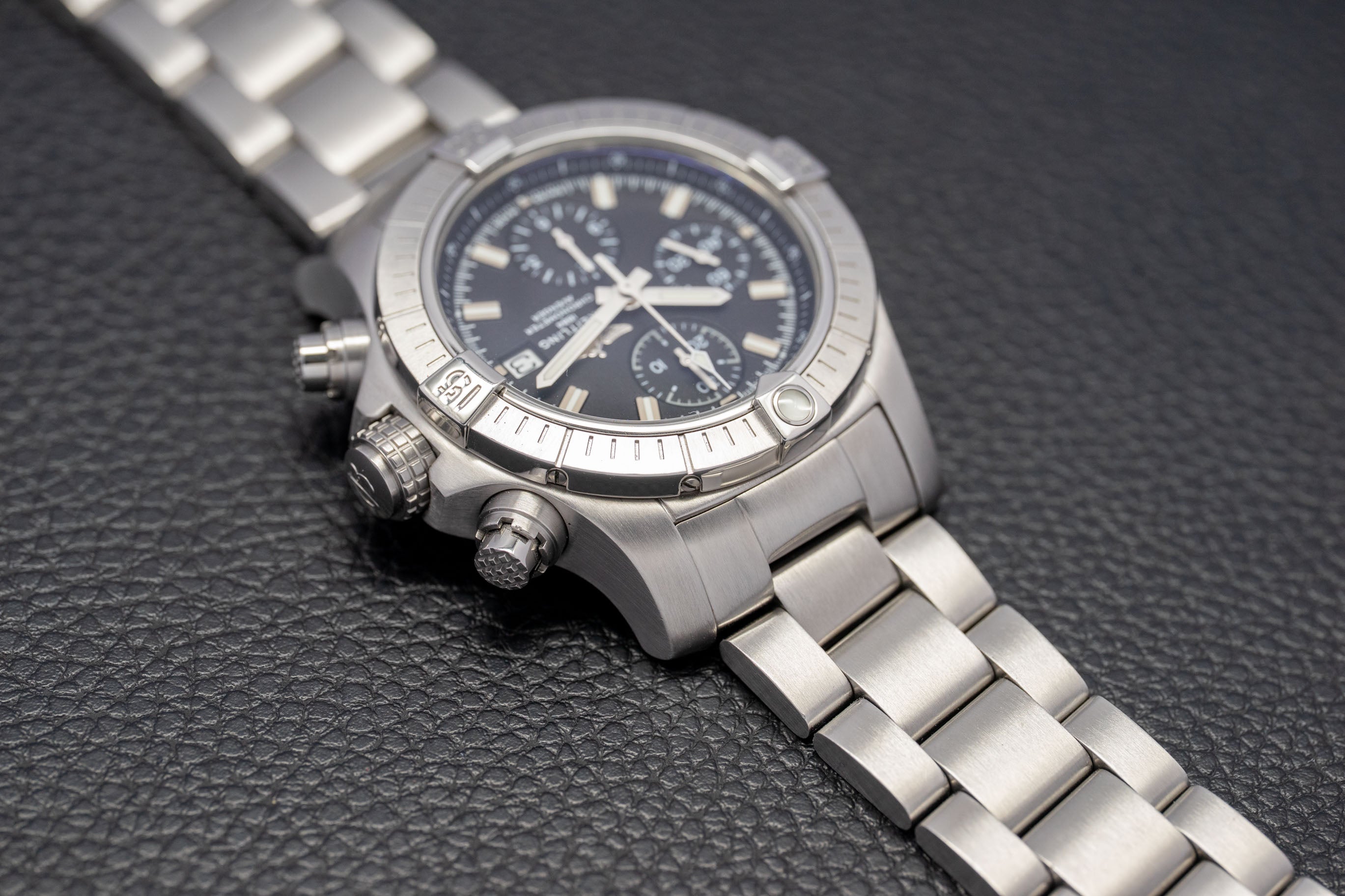 Breitling Avenger Chronograph A13385/A13385101B1A1 Complete Set 2020 Box + Papers
