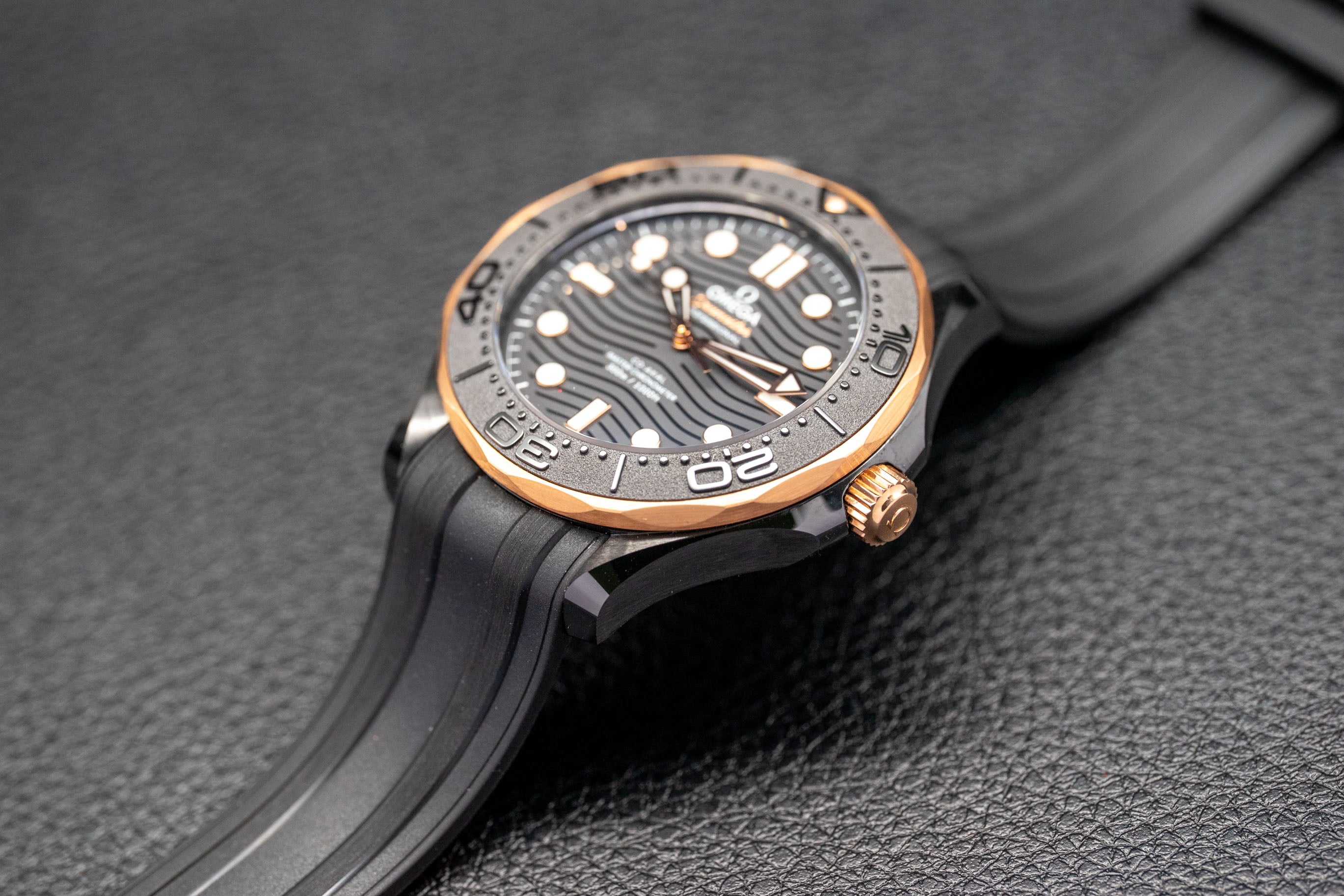 Omega Seamaster Diver 300 210.62.44.20.01.001 Gold Full Set 2022 Box + Papers