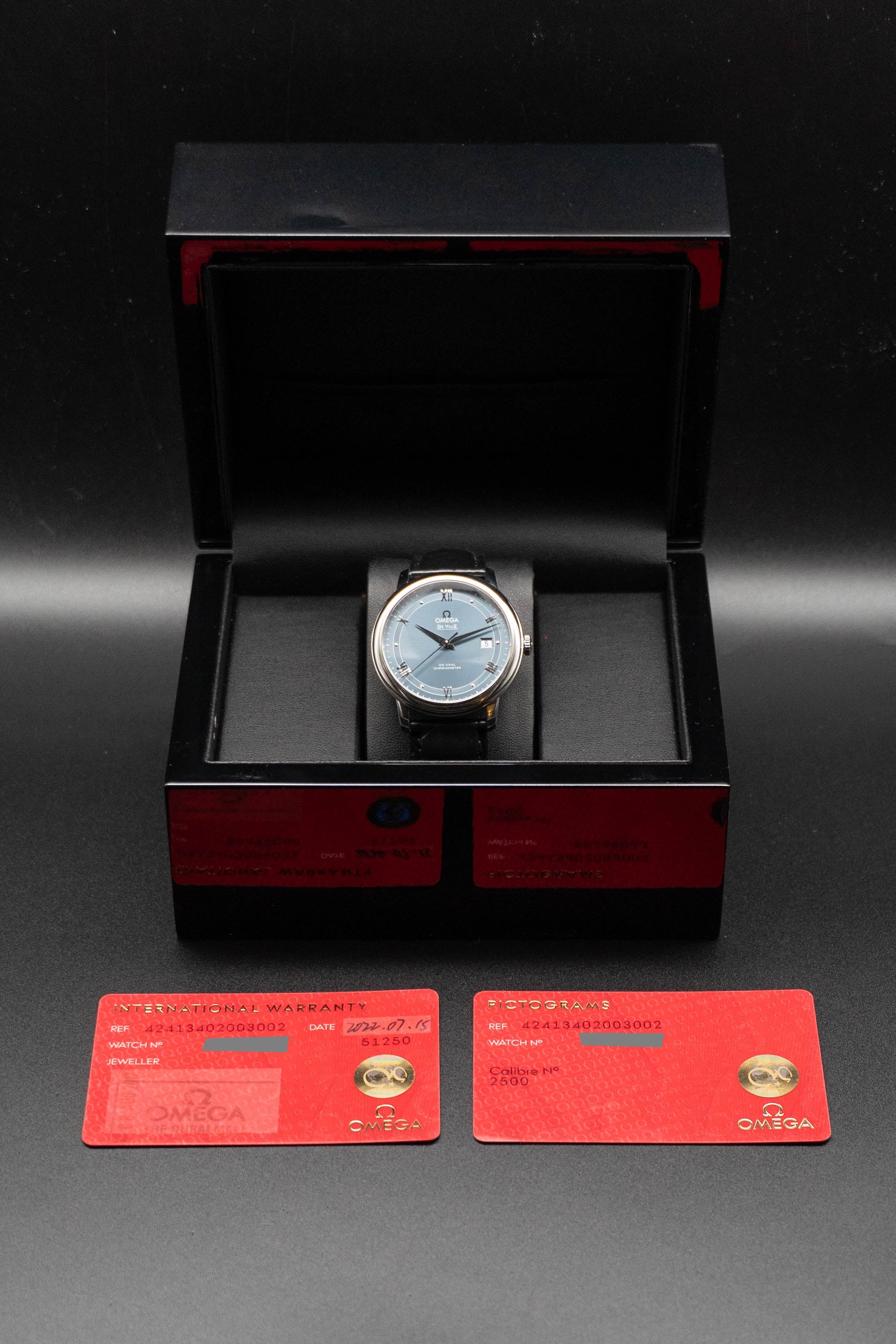 Omega De Ville Prestige 424.13.40.20.03.002 con quadrante blu 2022, con documenti