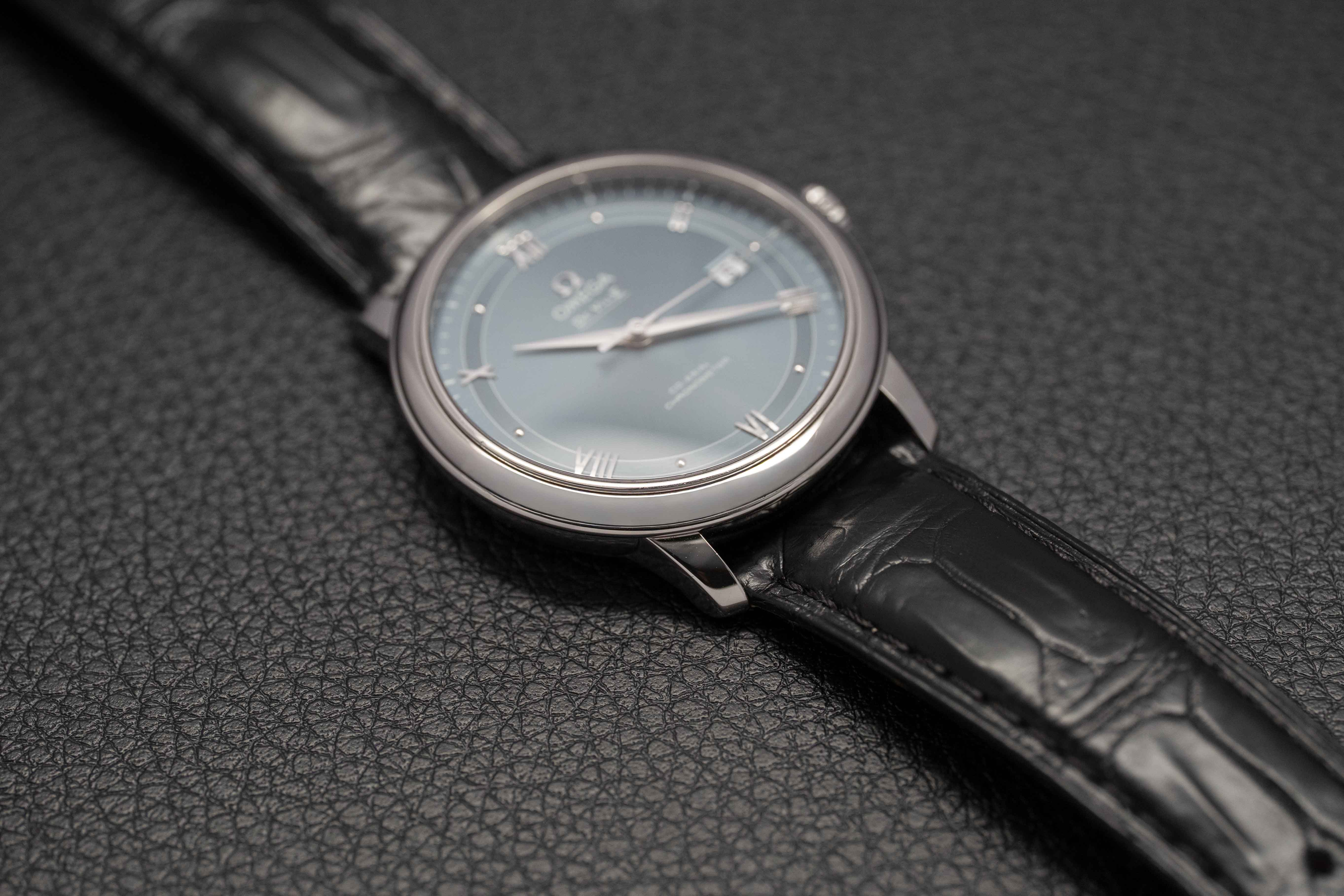 Omega De Ville Prestige 424.13.40.20.03.002 con quadrante blu 2022, con documenti