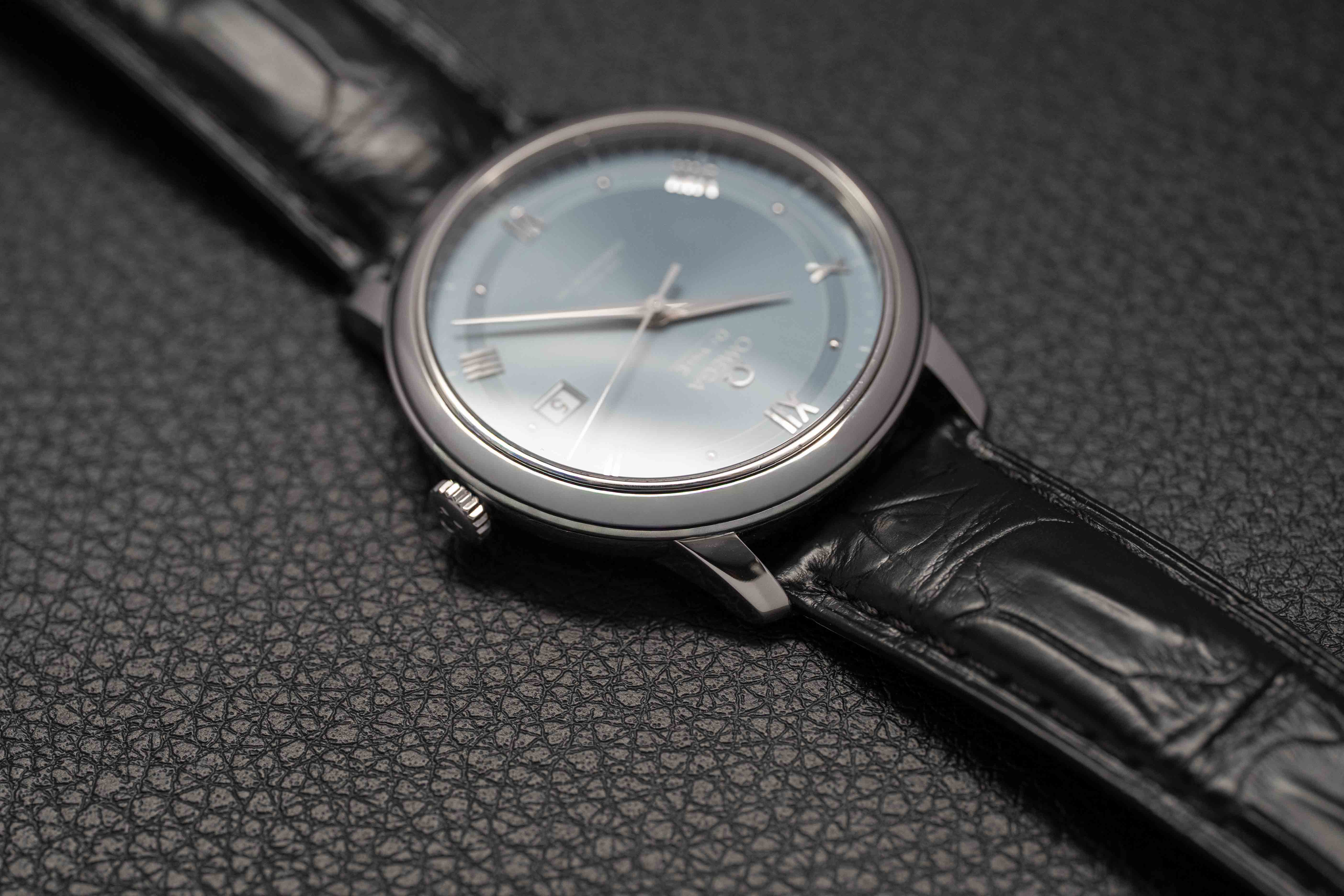 Omega De Ville Prestige 424.13.40.20.03.002 con quadrante blu 2022, con documenti