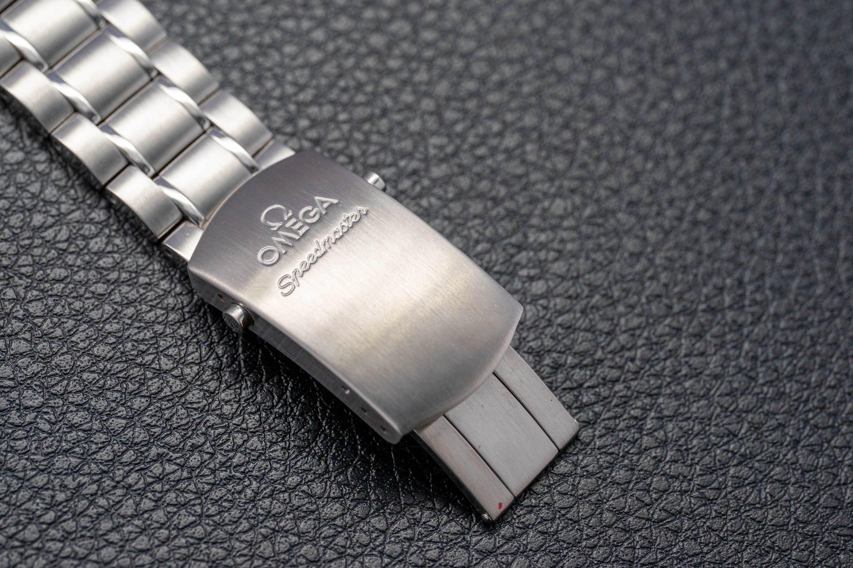 Omega Speedmaster Date 323.30.40.40.06.001, FULLSET de 2012, caja y documentación