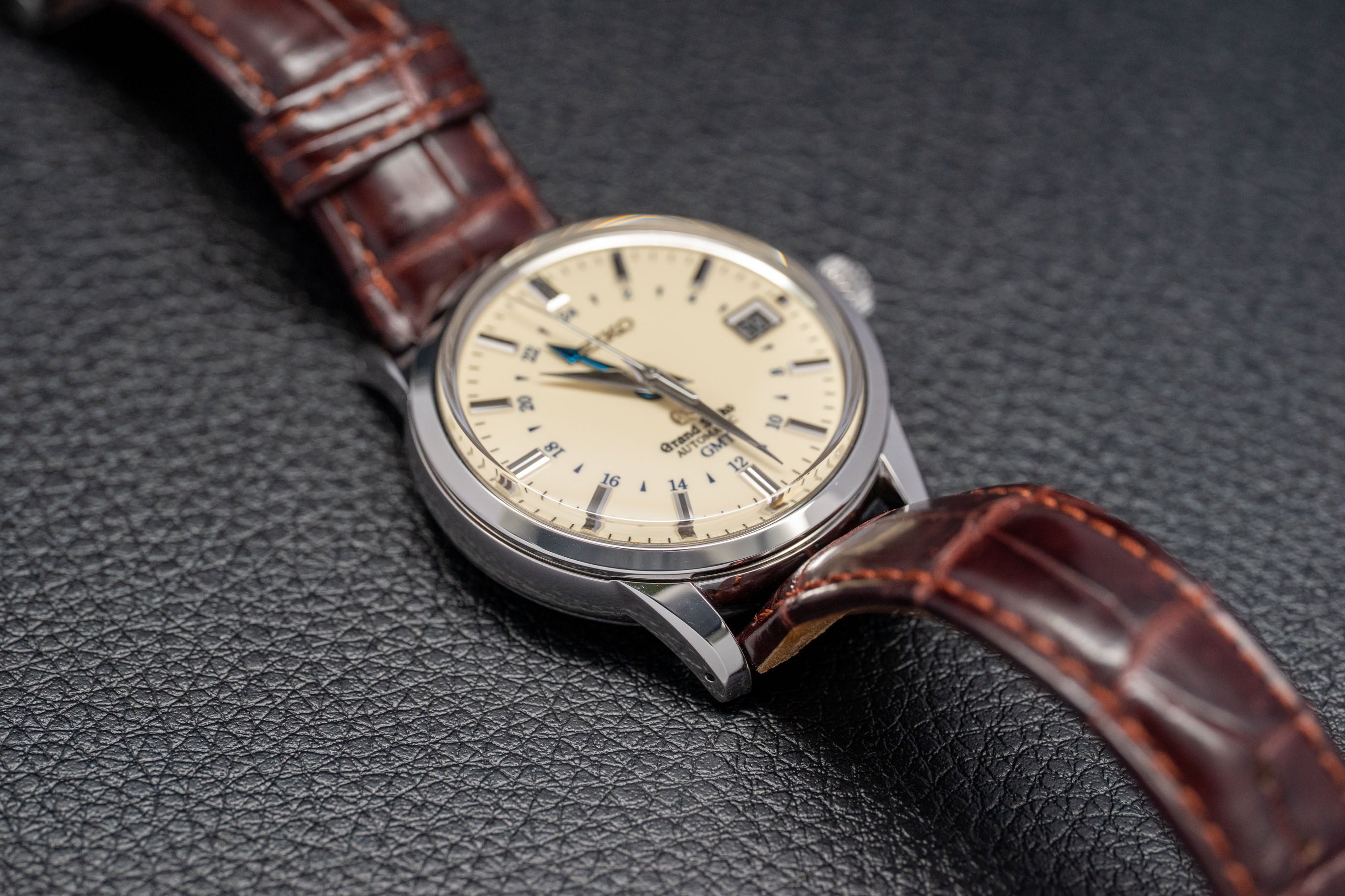 Grand Seiko Elegance Collection GMT SBGM021/9S66-00A0, FULLSET de 2013, caja y PAPERS