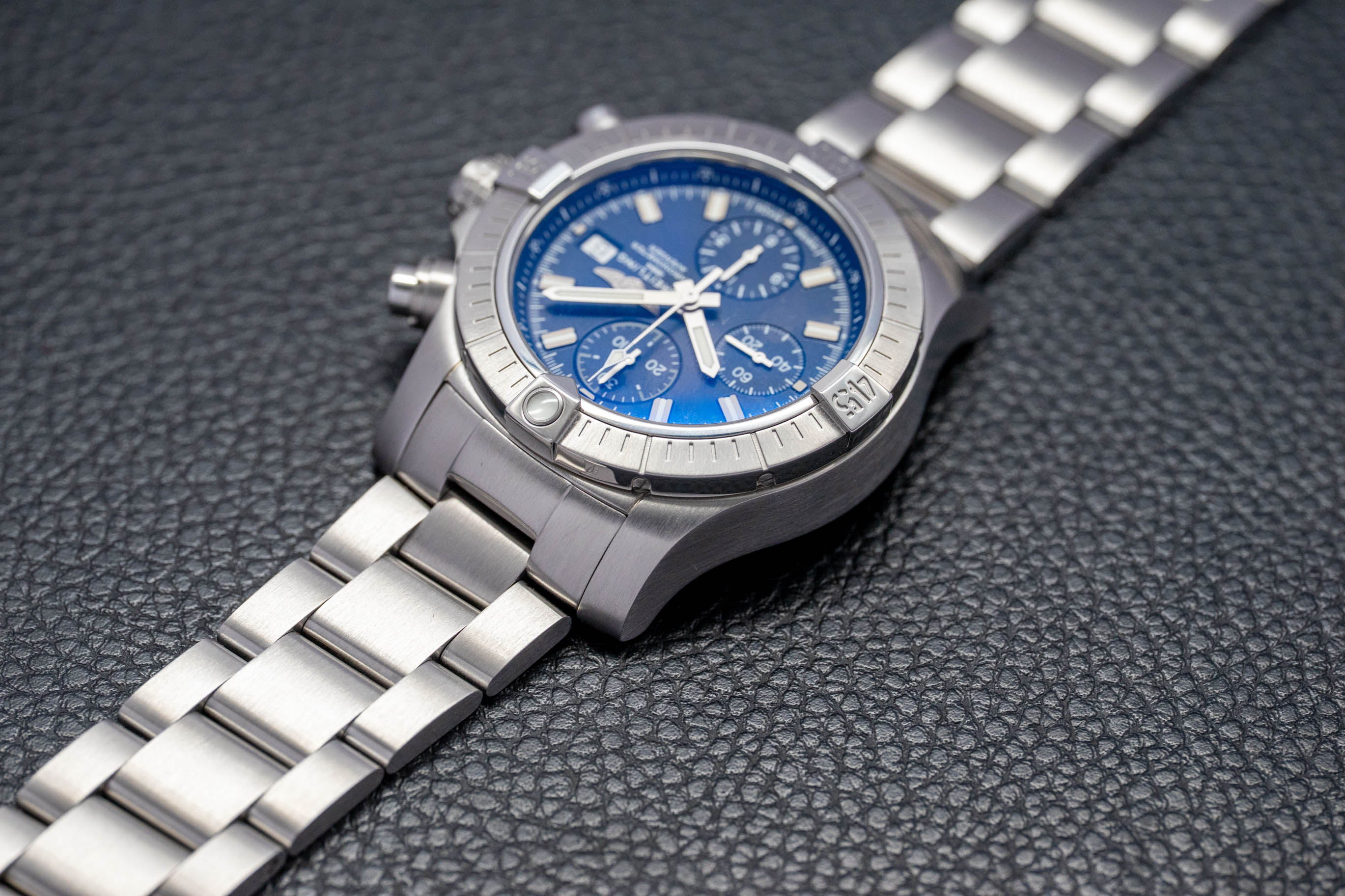 Breitling Avenger Chronograph A13385 Fullset 2020 Box+Papers