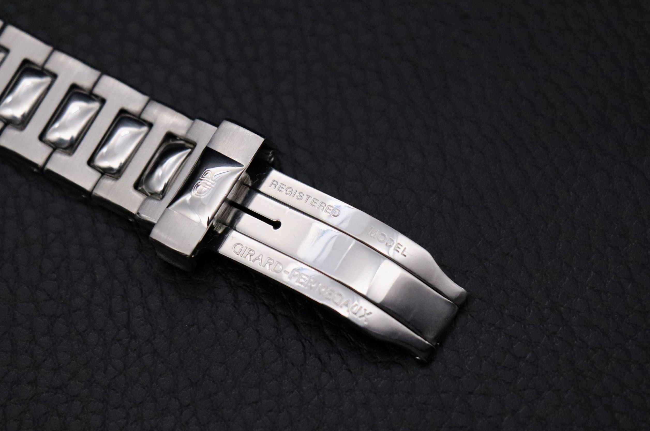 Girard Perregaux Laureato 8010