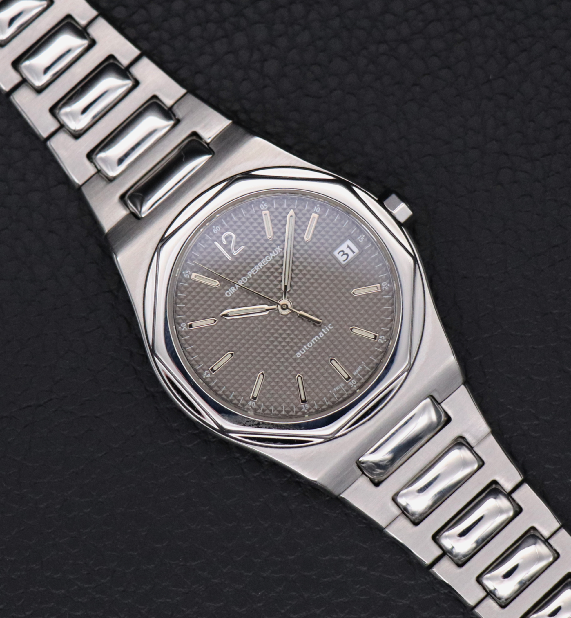 Girard Perregaux Laureato 8010