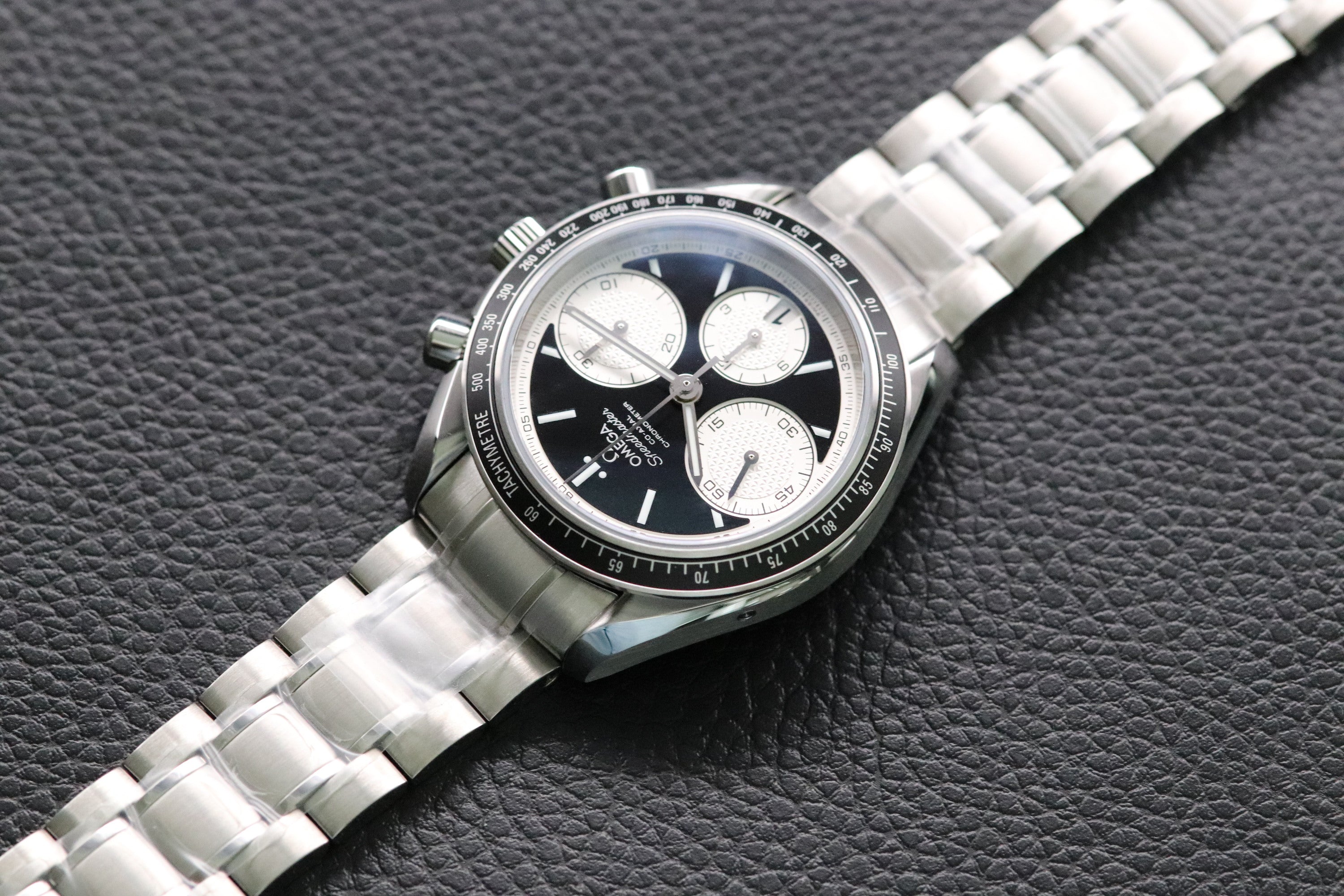 Omega Speedmaster Racing 326.30.40.50.01.002 Panda 2025 Fullset