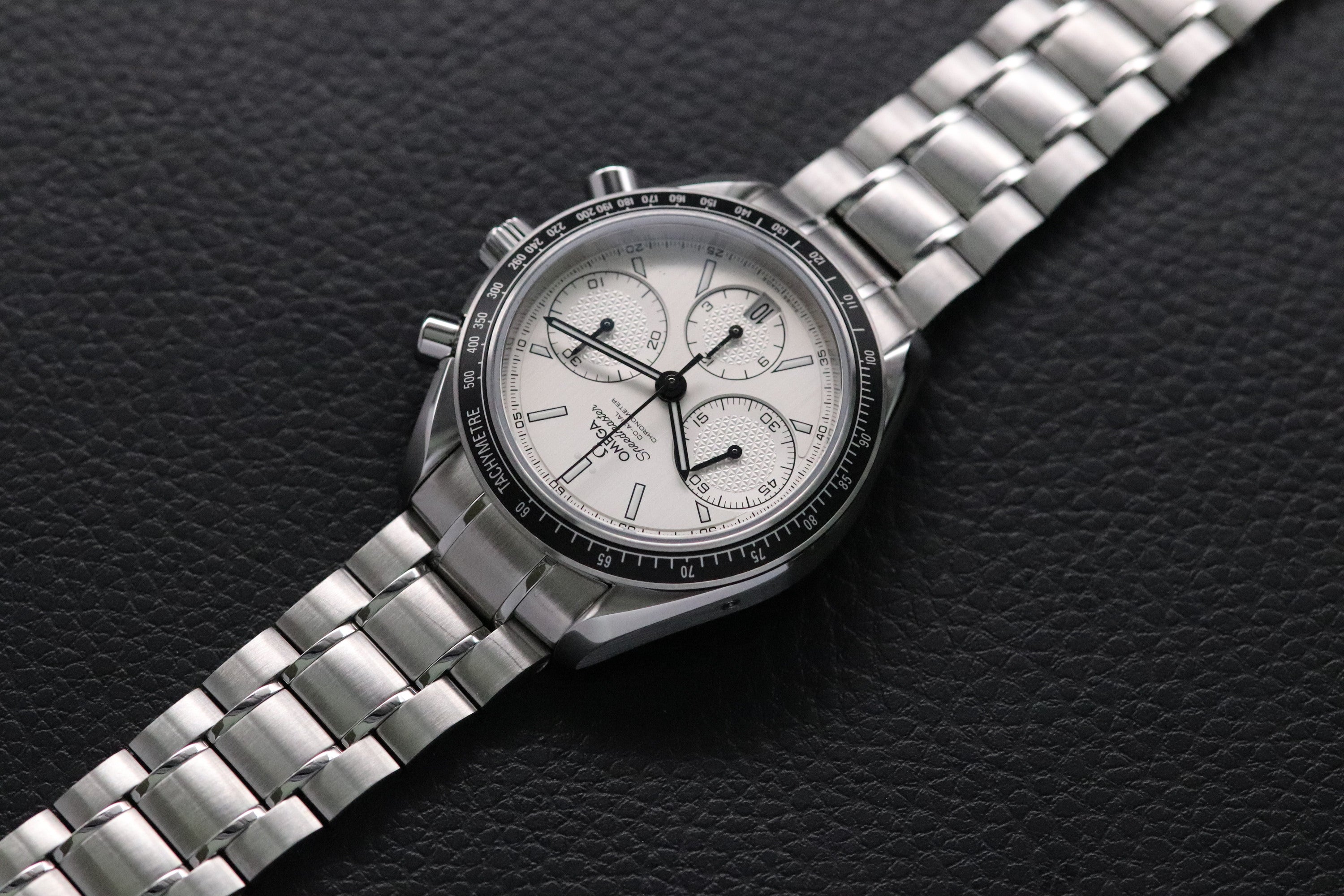 Omega Speedmaster Racing 326.30.40.50.02.001 Albino 2022 Fullset