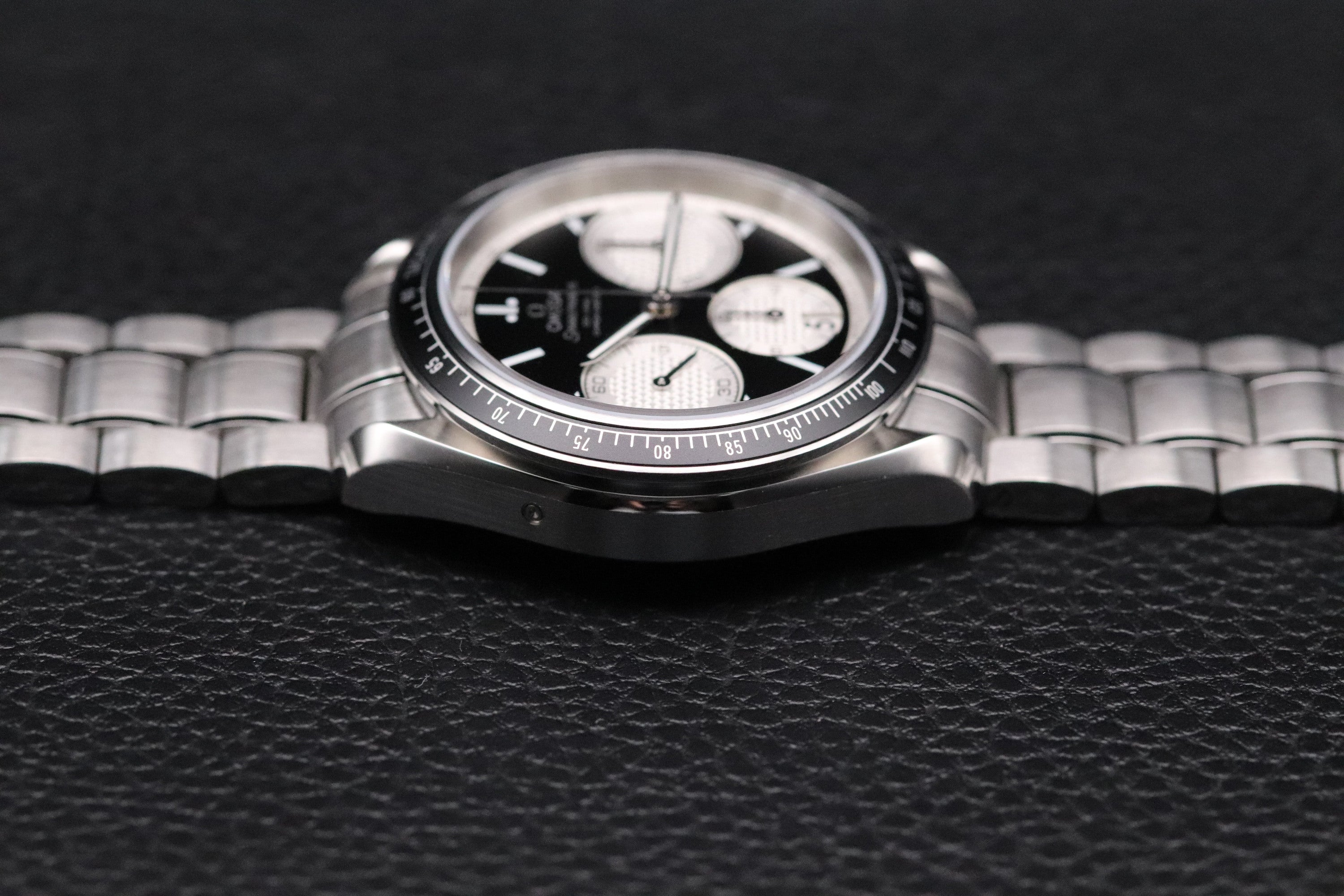 Omega Speedmaster Racing 326.30.40.50.01.002 « Panda » – FULLSET 2026 : coffret et PAPERS