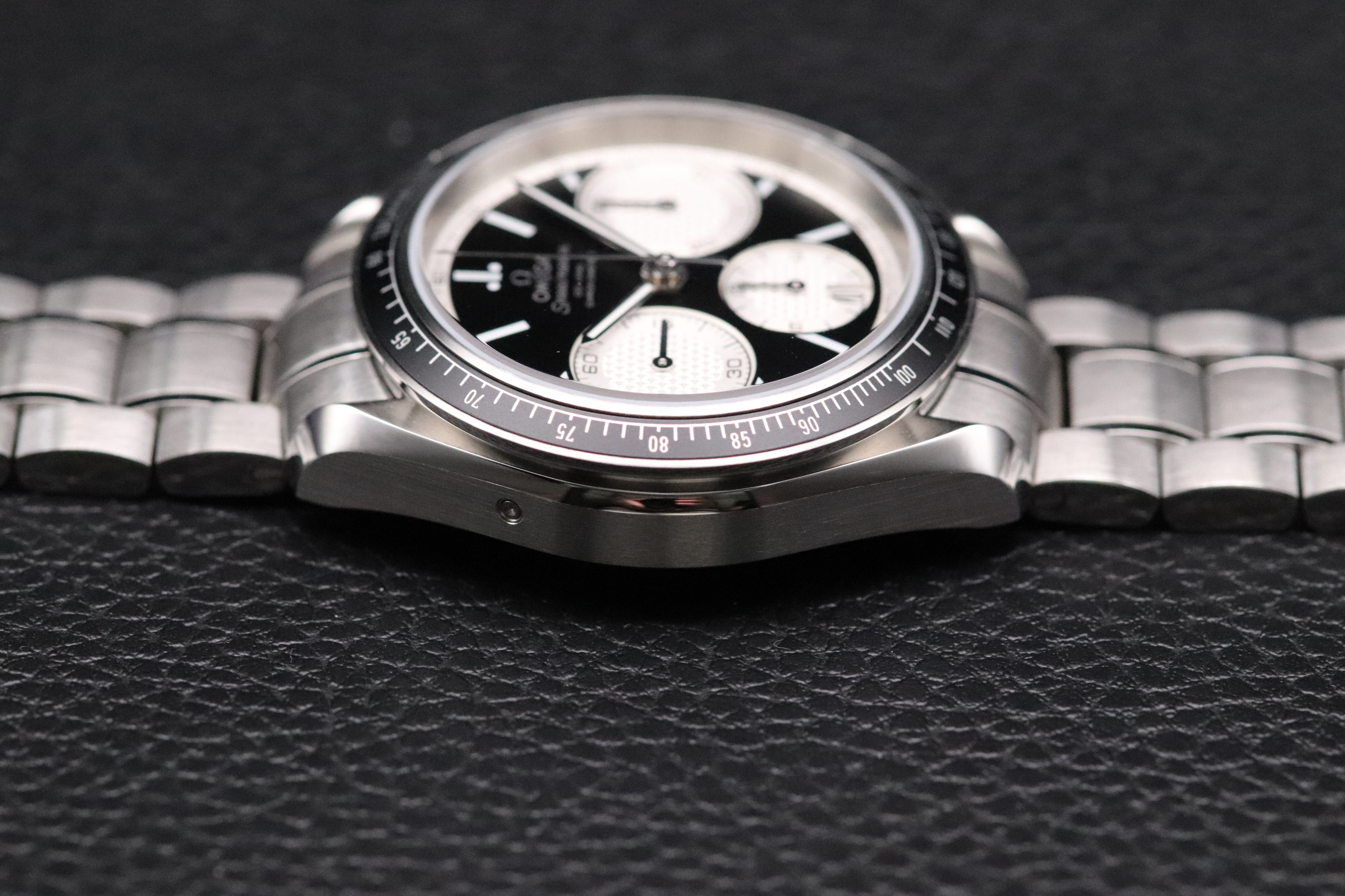 Omega Speedmaster Racing 326.30.40.50.01.002 Panda 2025 Fullset