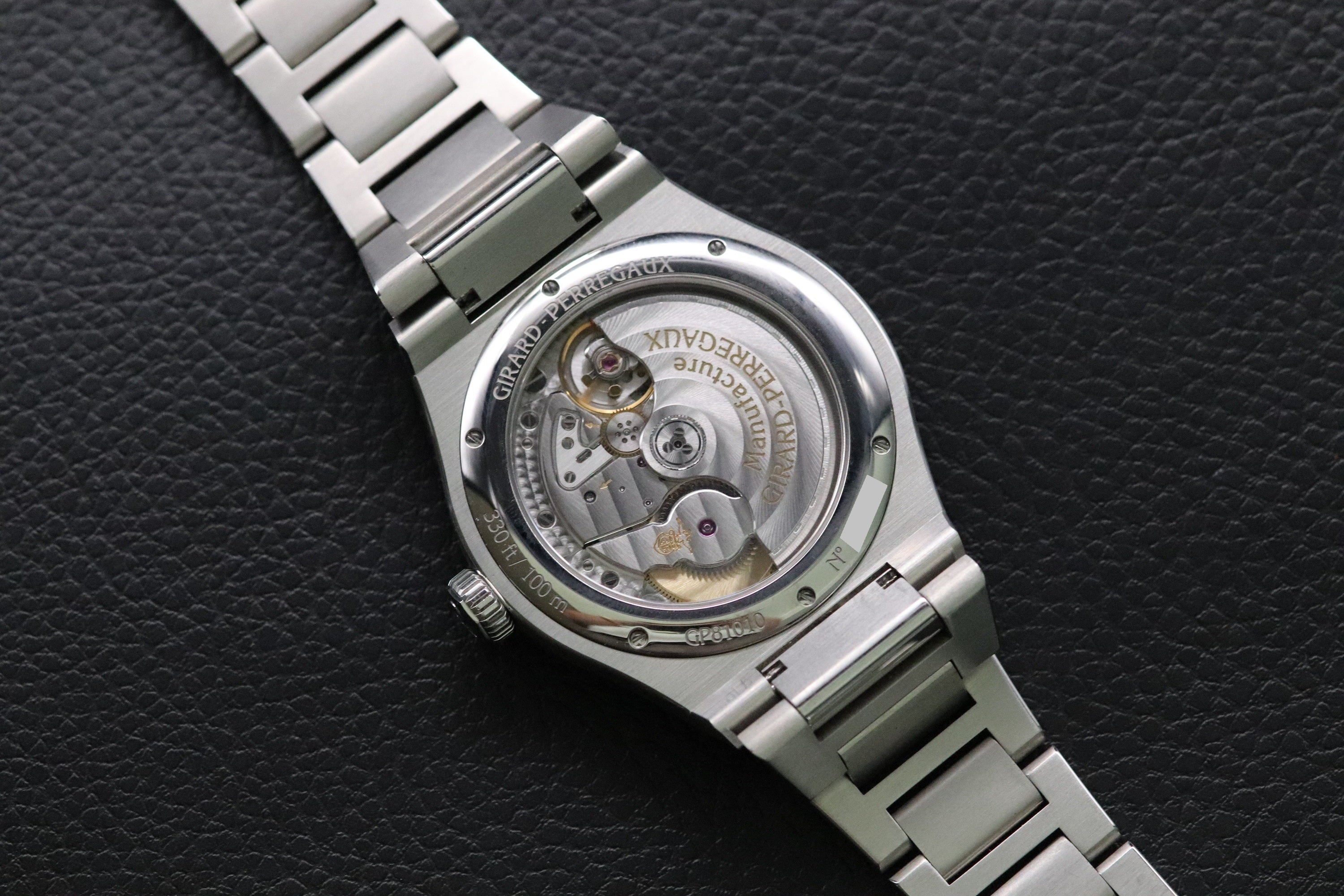Girard Perregaux Laureato 81010-11-3153-1CM Fullset Green Dial Box+Papers