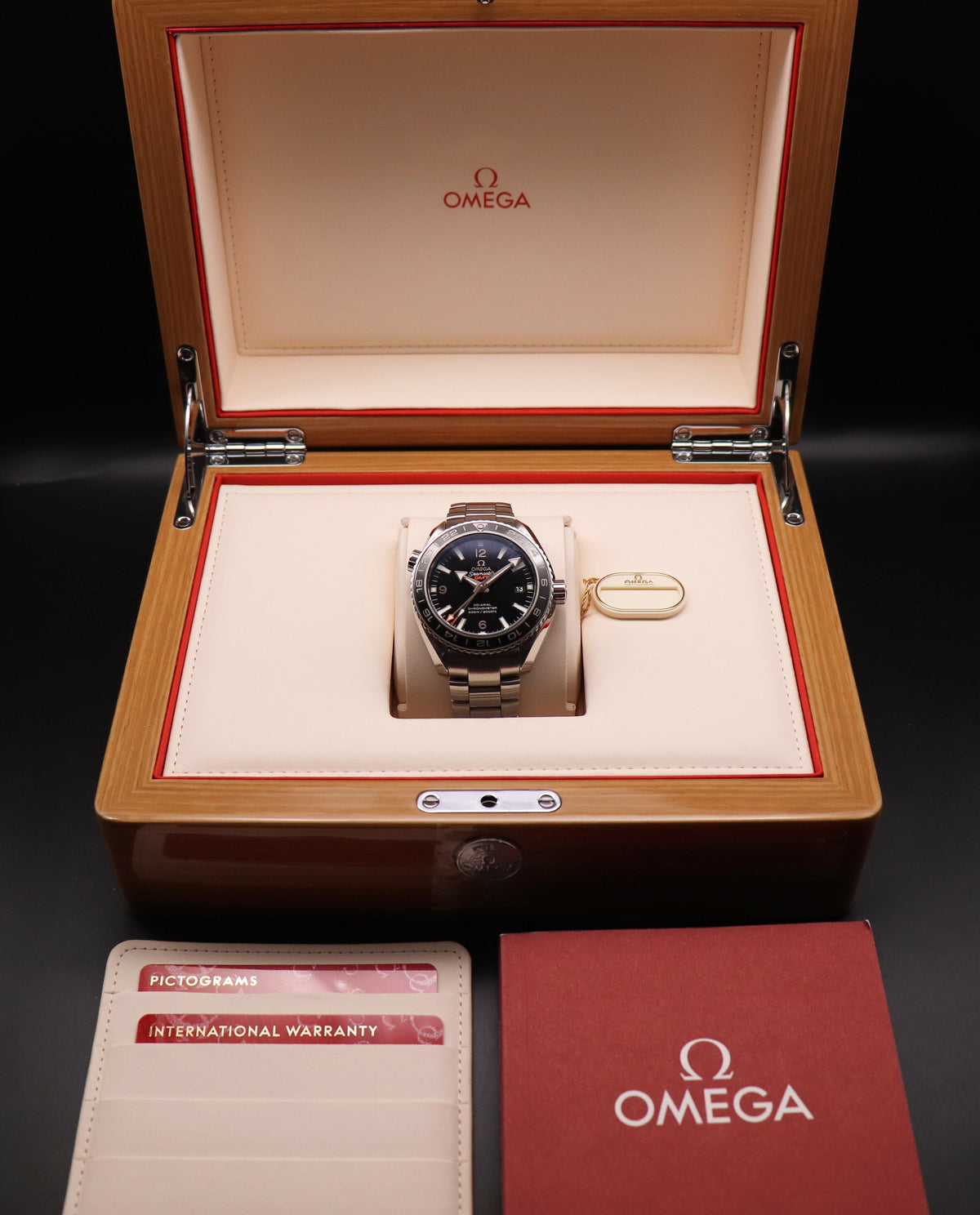 Omega Seamaster Planet Ocean 600M GMT 232.30.44.22.01.001 Fullset 2017 Box+Papers