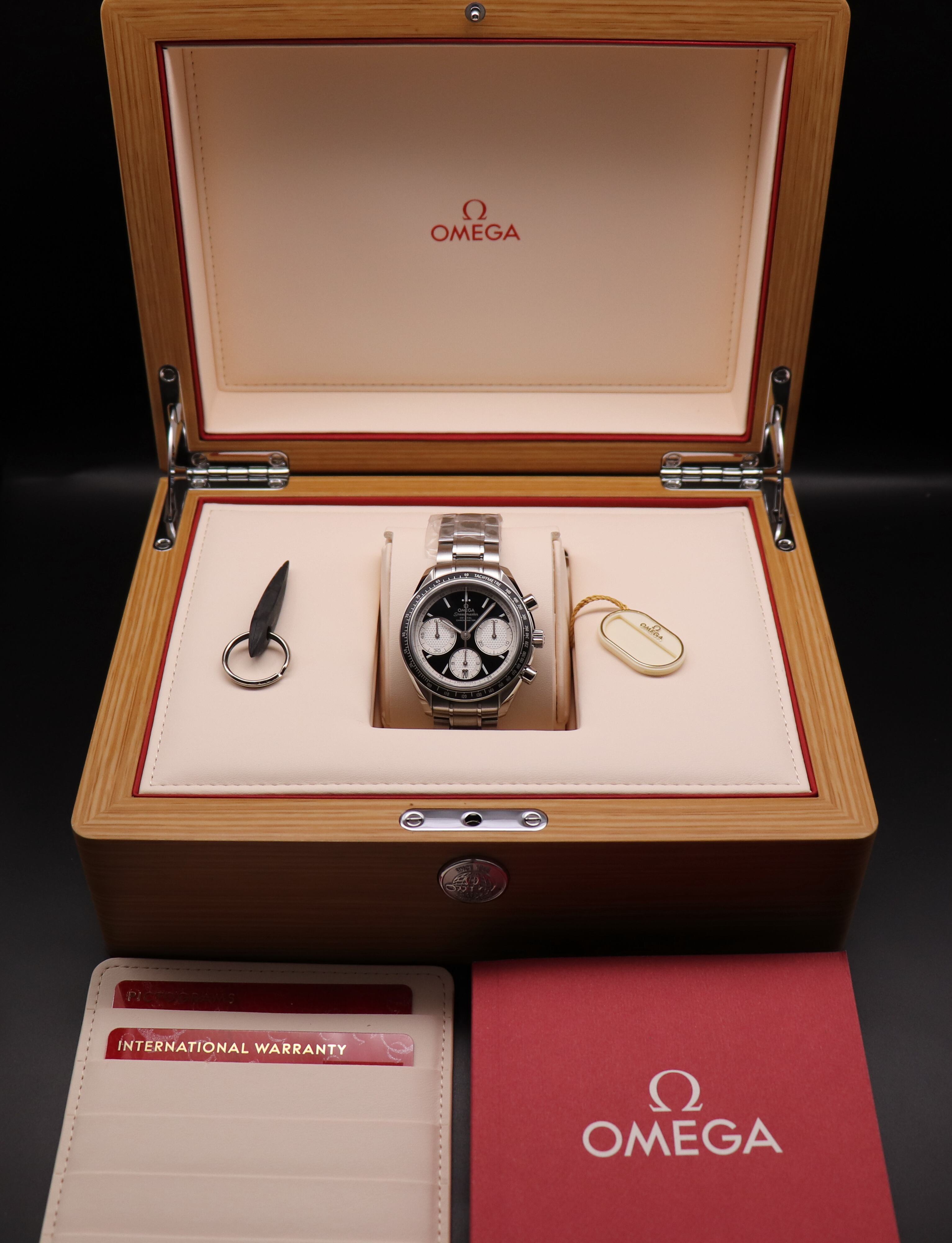 Omega Speedmaster Racing 326.30.40.50.01.002 Panda 2025 Fullset