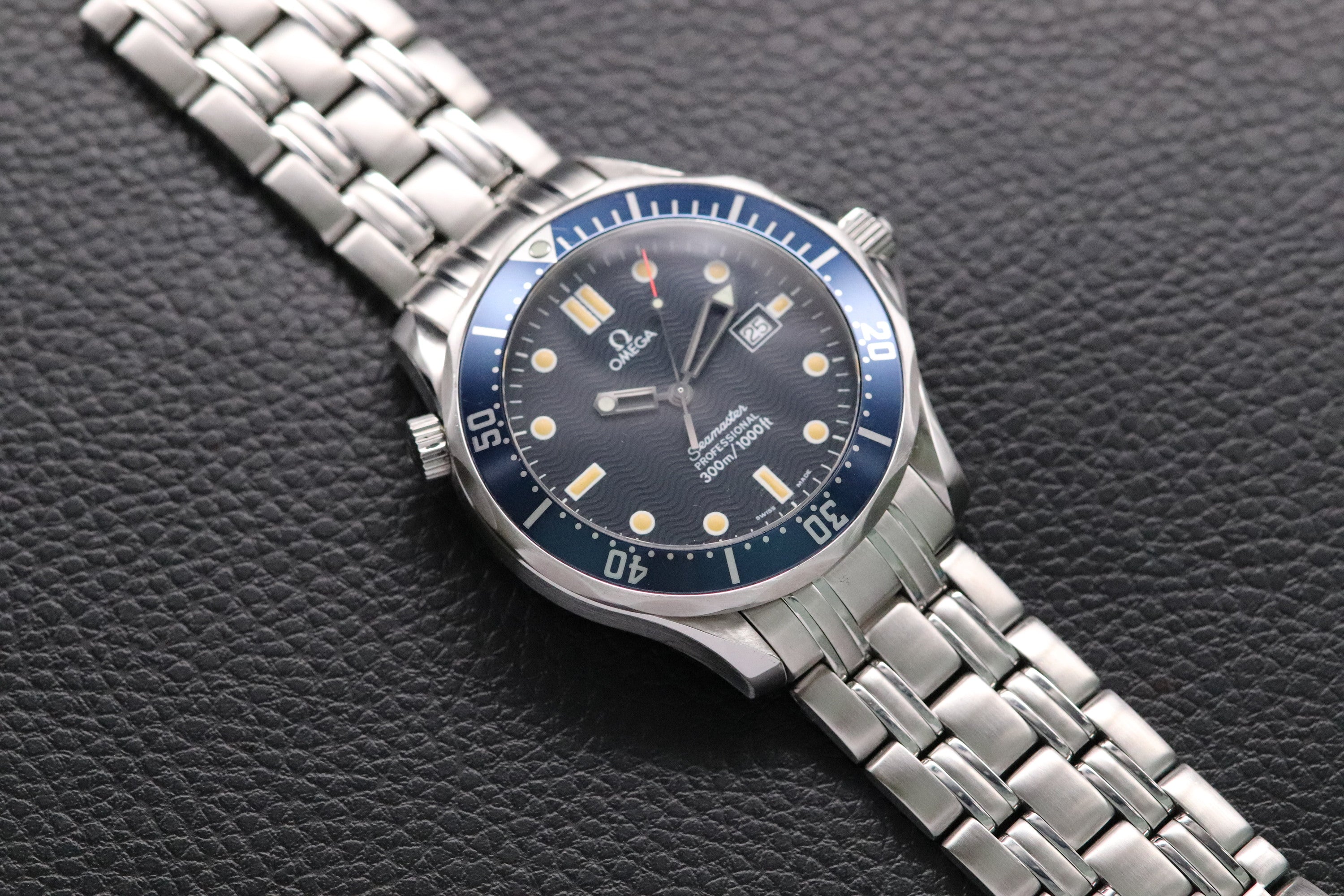 Omega Seamaster James Bond 2541.80 Papers 1996