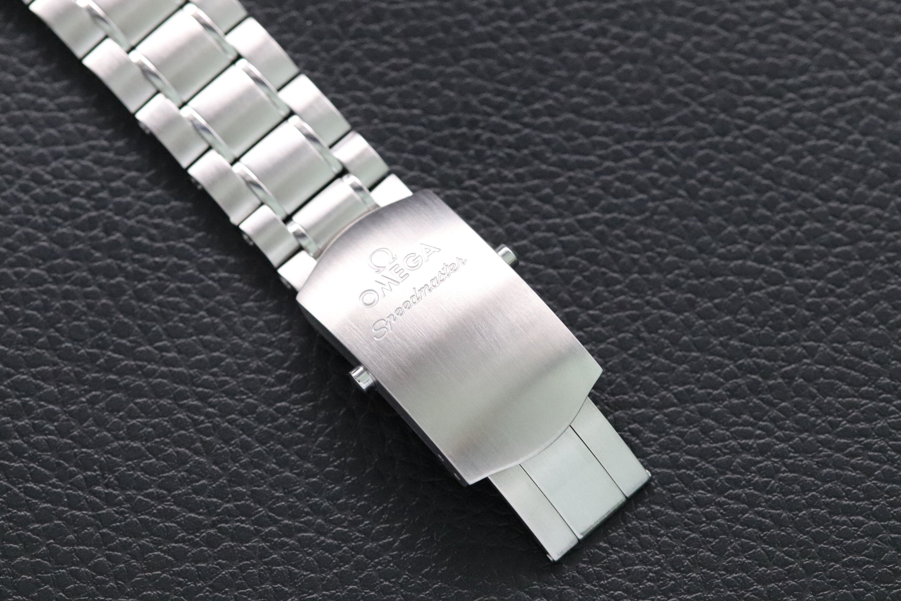 Omega Speedmaster Racing 326.30.40.50.01.002 Panda 2022 Fullset