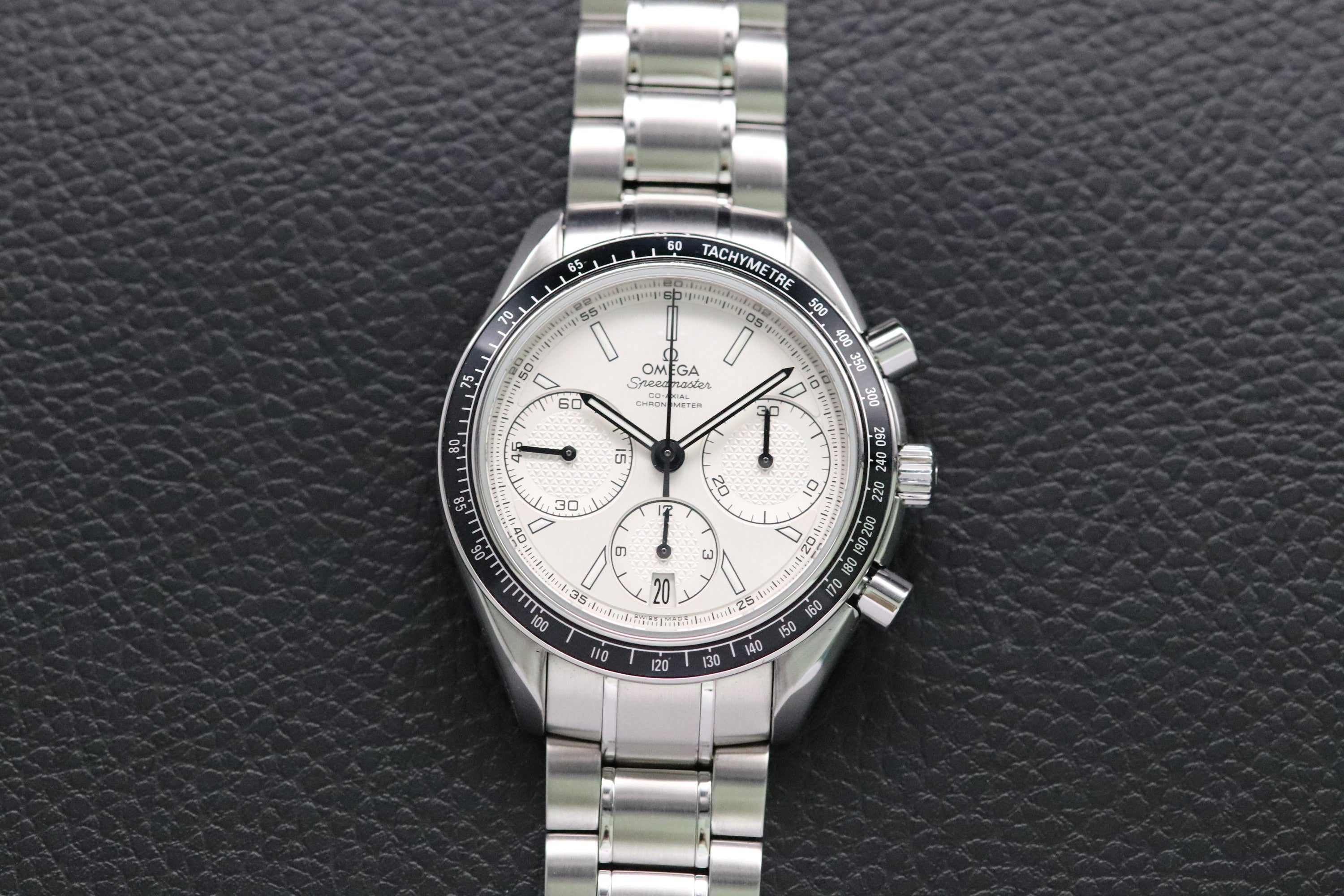 Omega Speedmaster Racing 326.30.40.50.02.001 Albino 2019