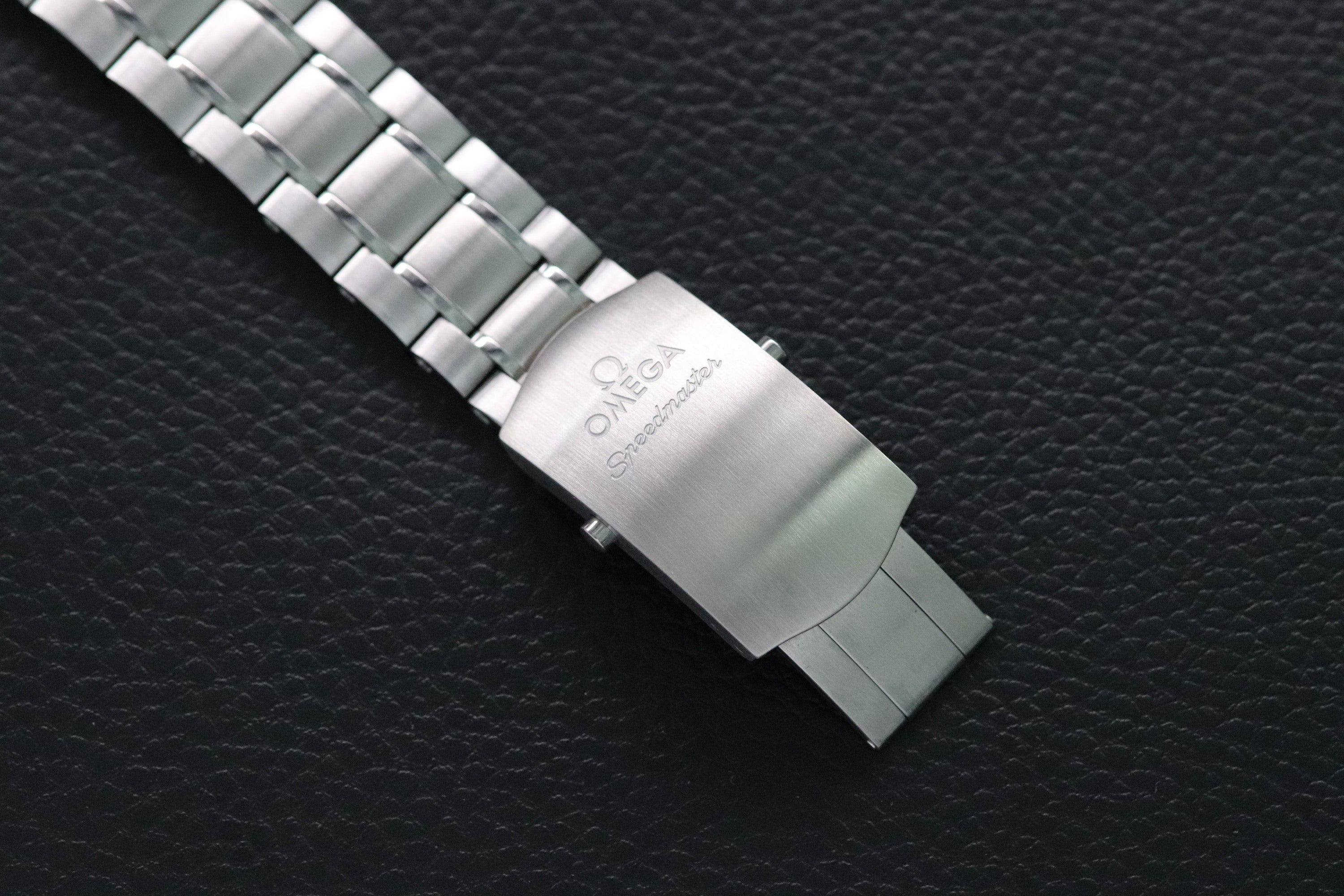 Omega Speedmaster Racing 326.30.40.50.02.001 Albino 2022 Fullset