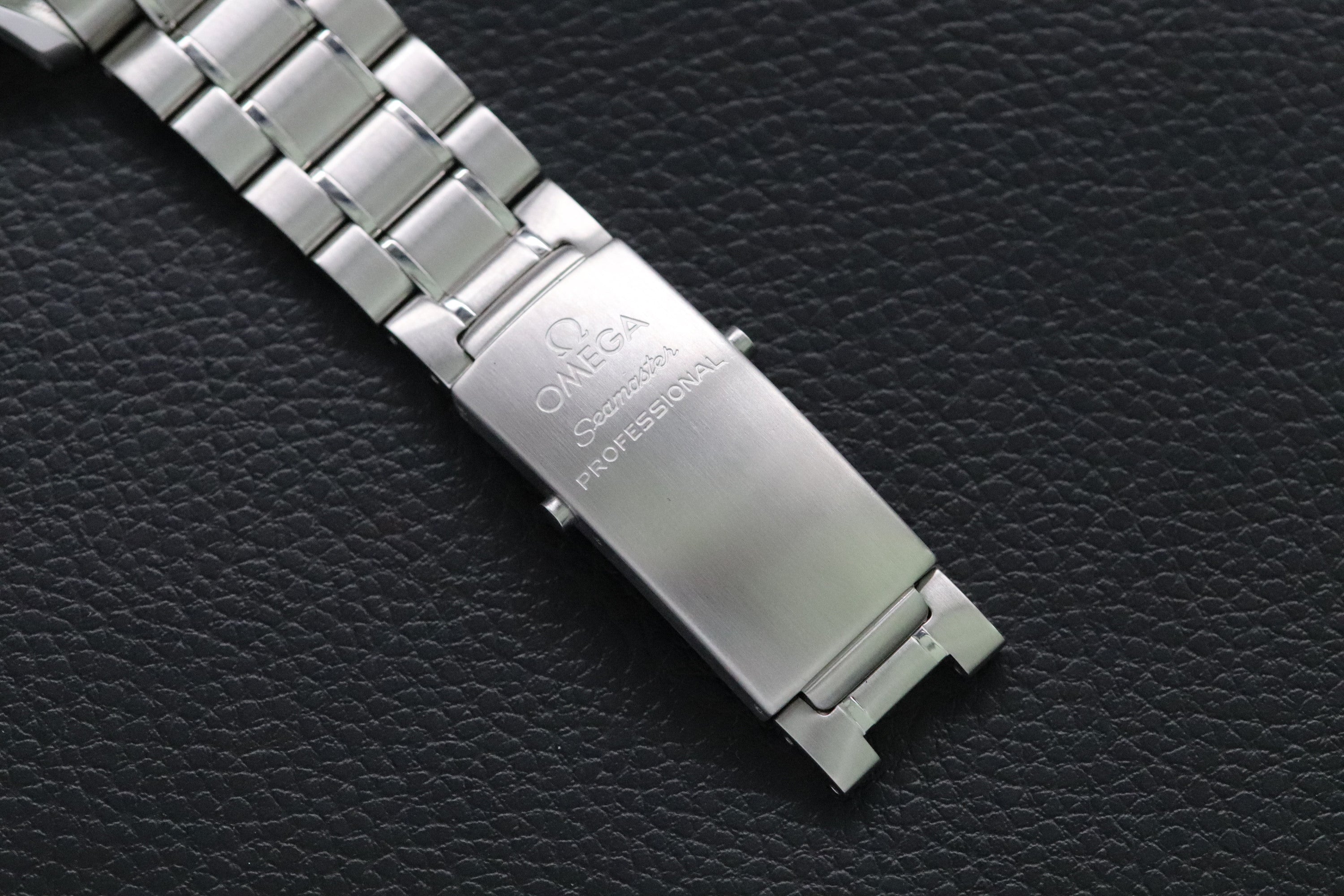 Omega Seamaster 300 2254.50 Black Dial 2007 Papers