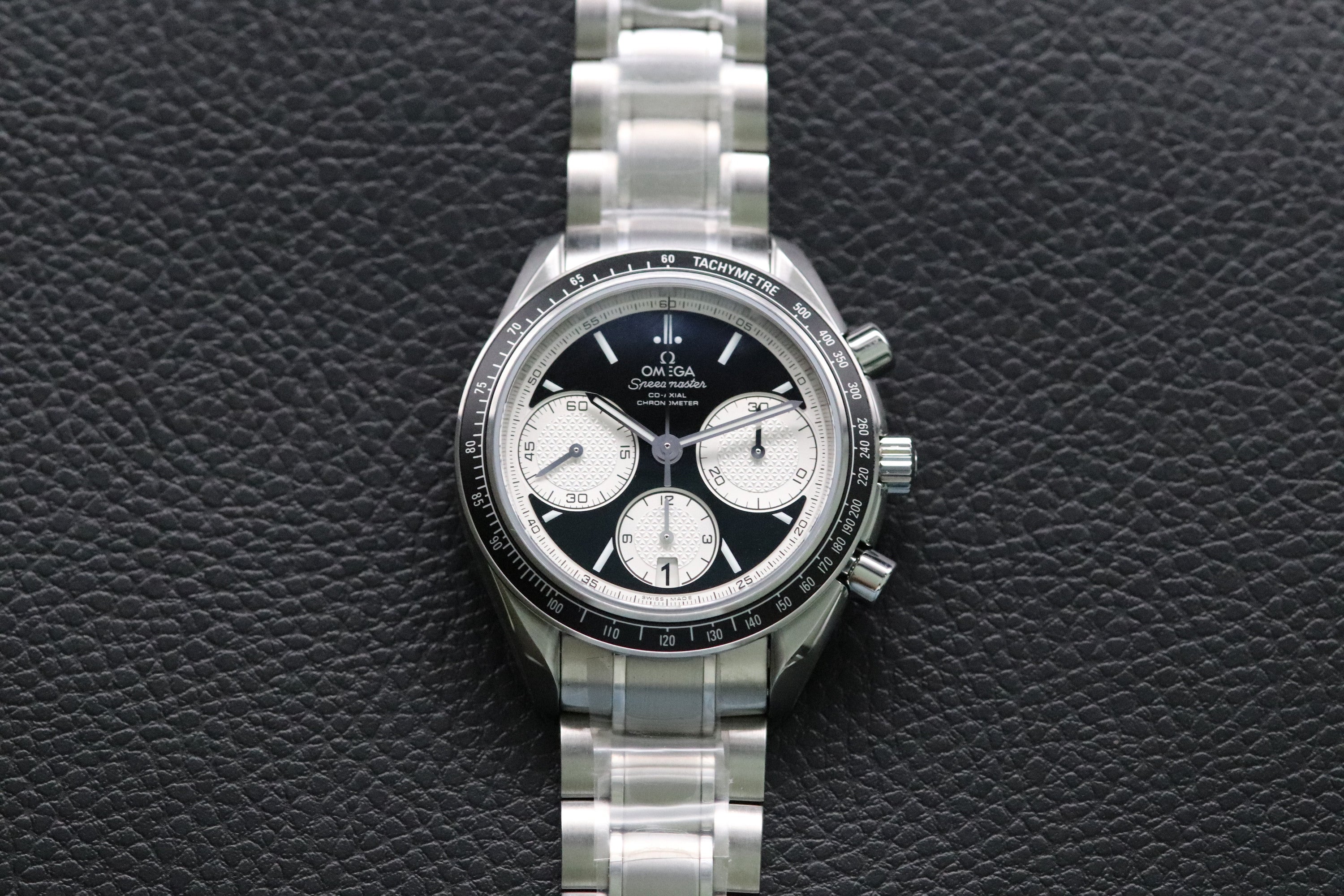 Omega Speedmaster Racing 326.30.40.50.01.002 Panda 2025 Fullset