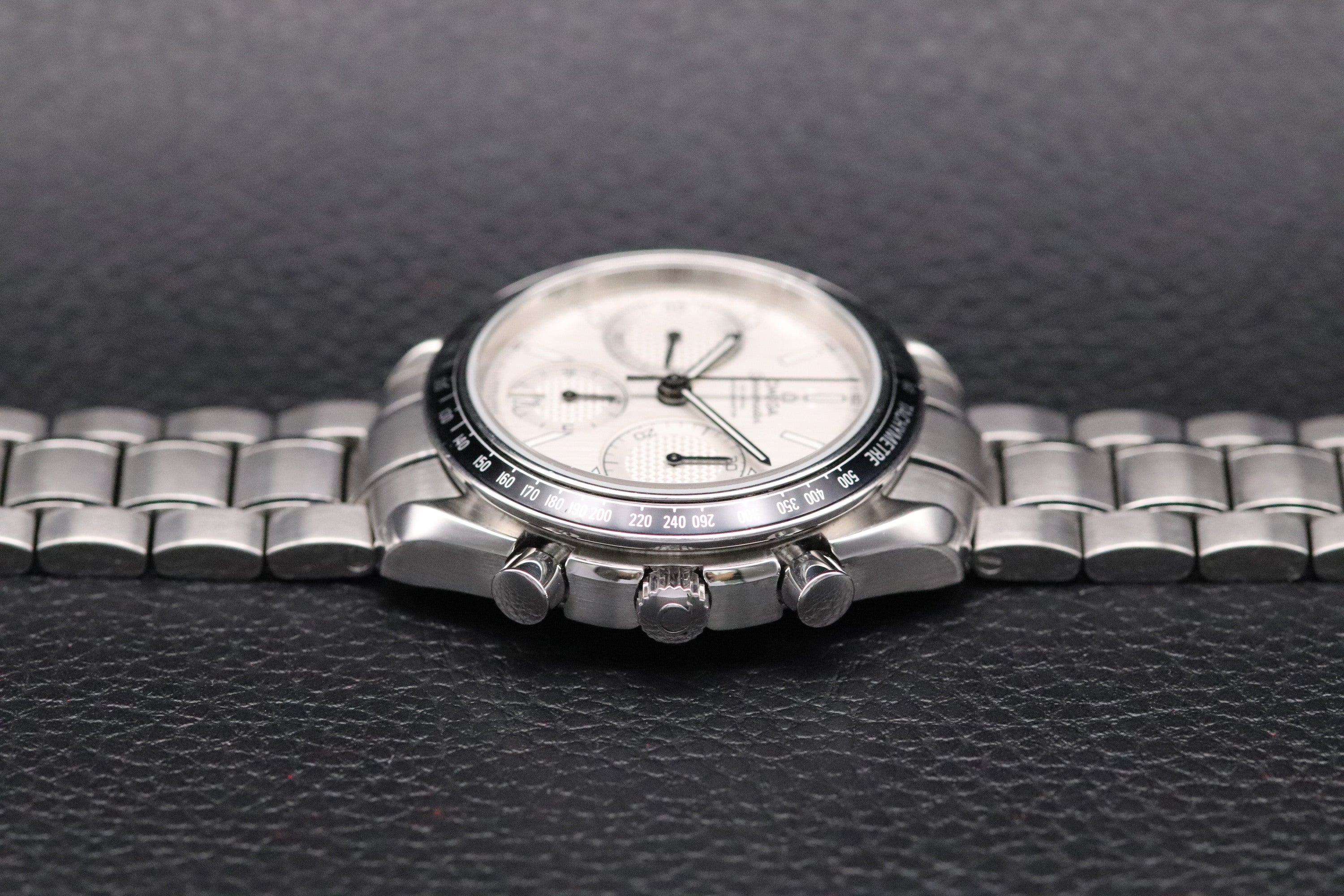 Omega Speedmaster Racing 326.30.40.50.02.001 Albino 2019