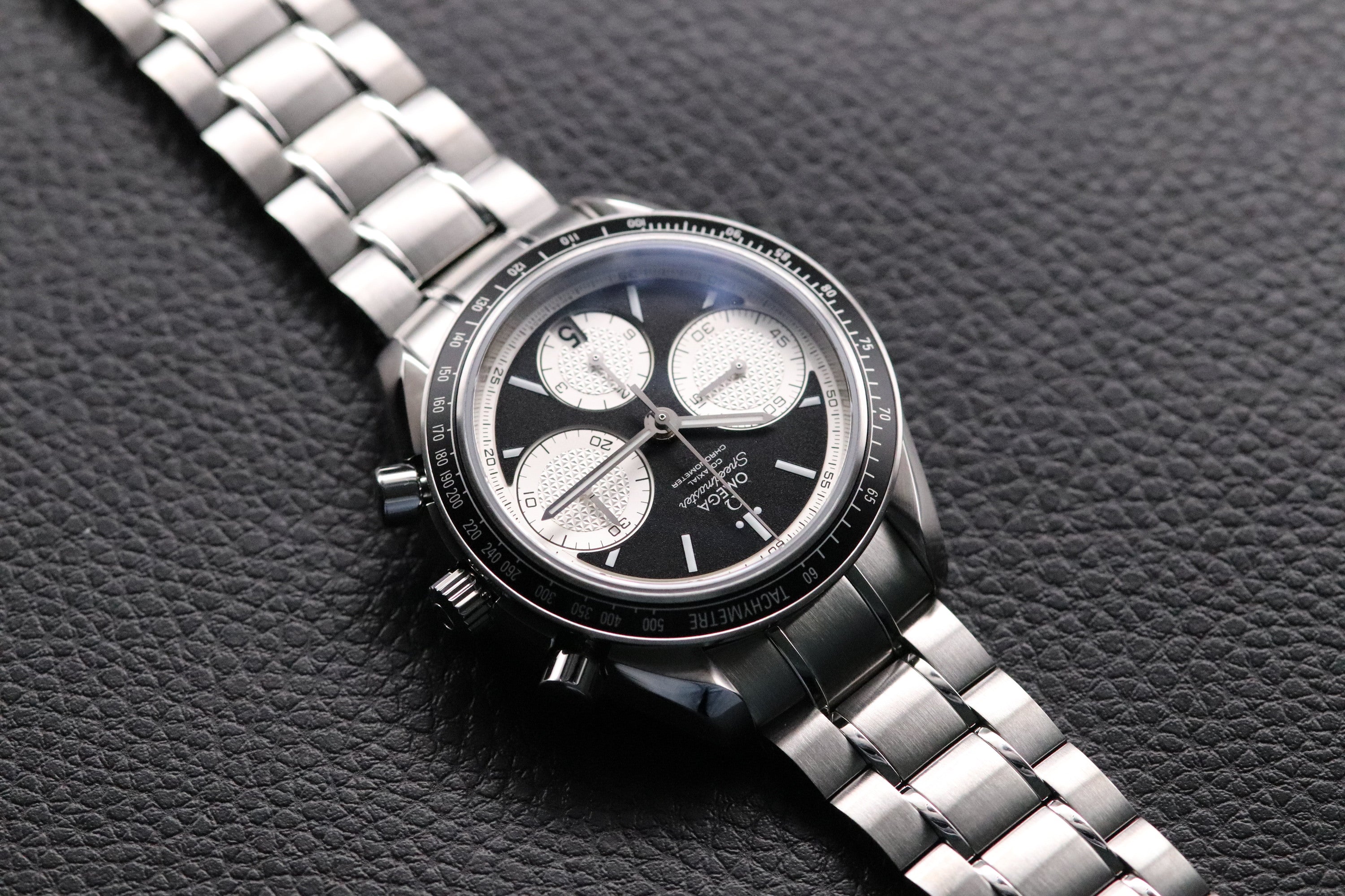 Omega Speedmaster Racing 326.30.40.50.01.002 « Panda » – FULLSET 2026 : coffret et PAPERS