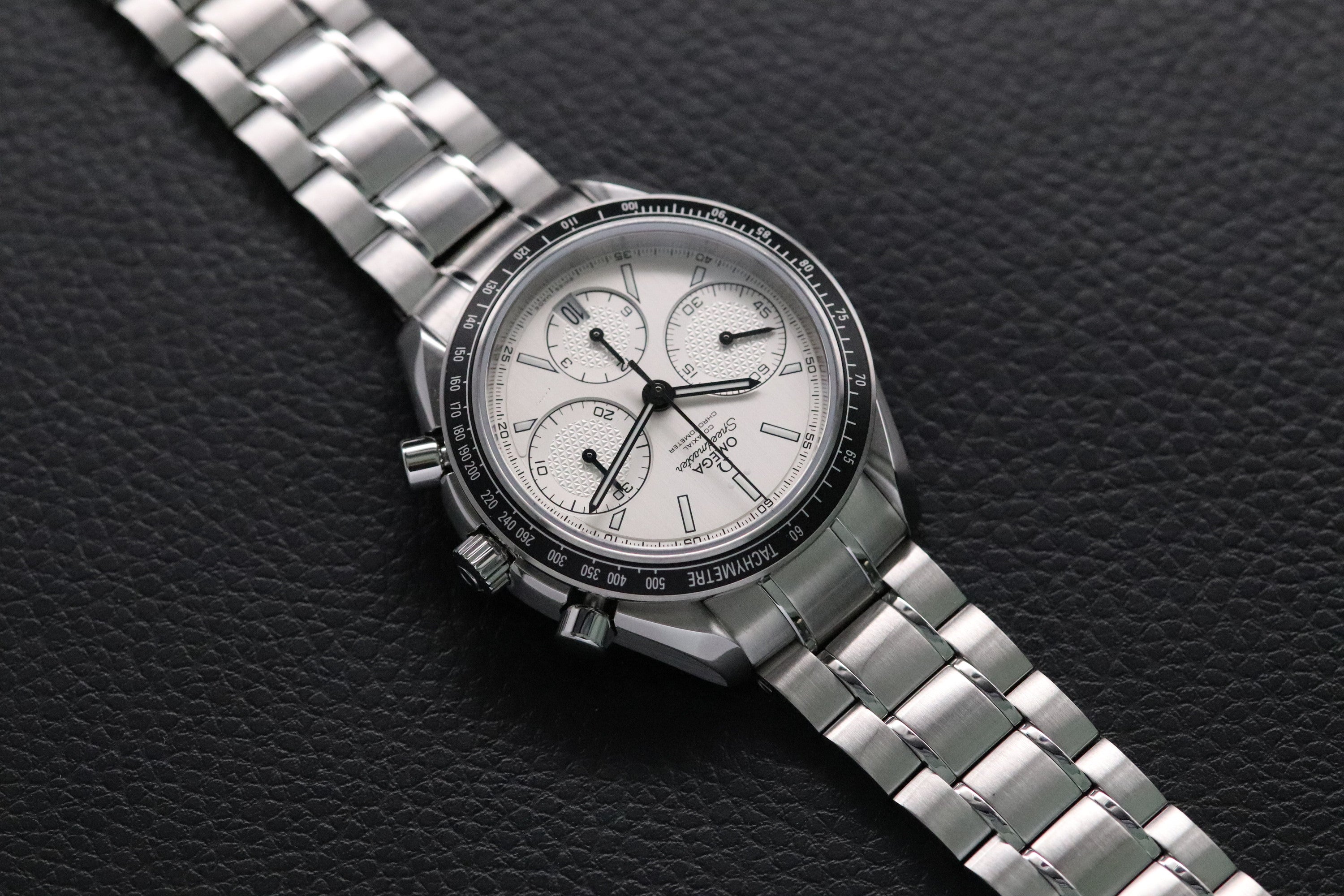 Omega Speedmaster Racing 326.30.40.50.02.001 Albino 2022 Fullset