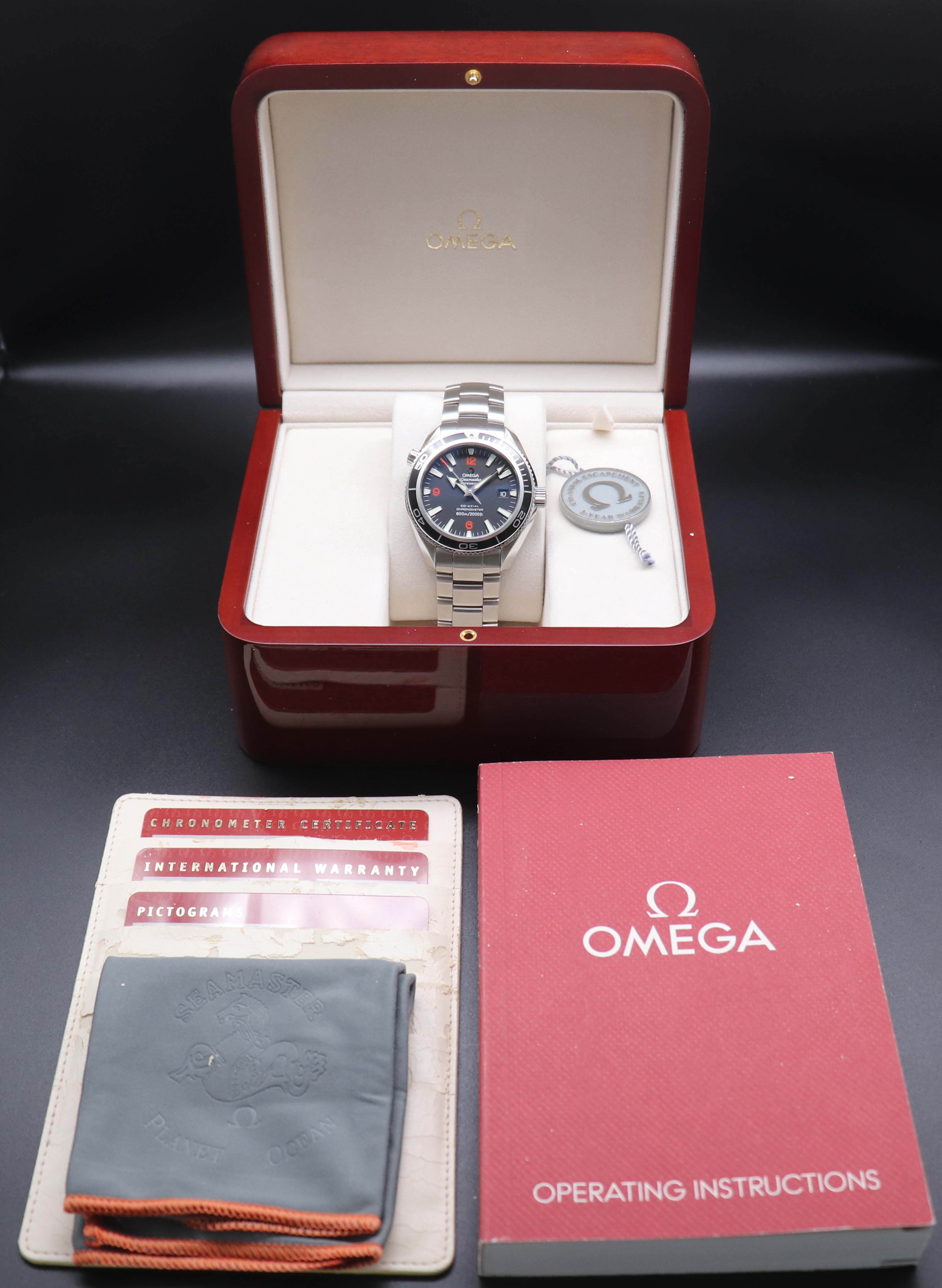 Omega Seamaster Planet Ocean 2201.51, FULLSET de 2008, caja y PAPERS