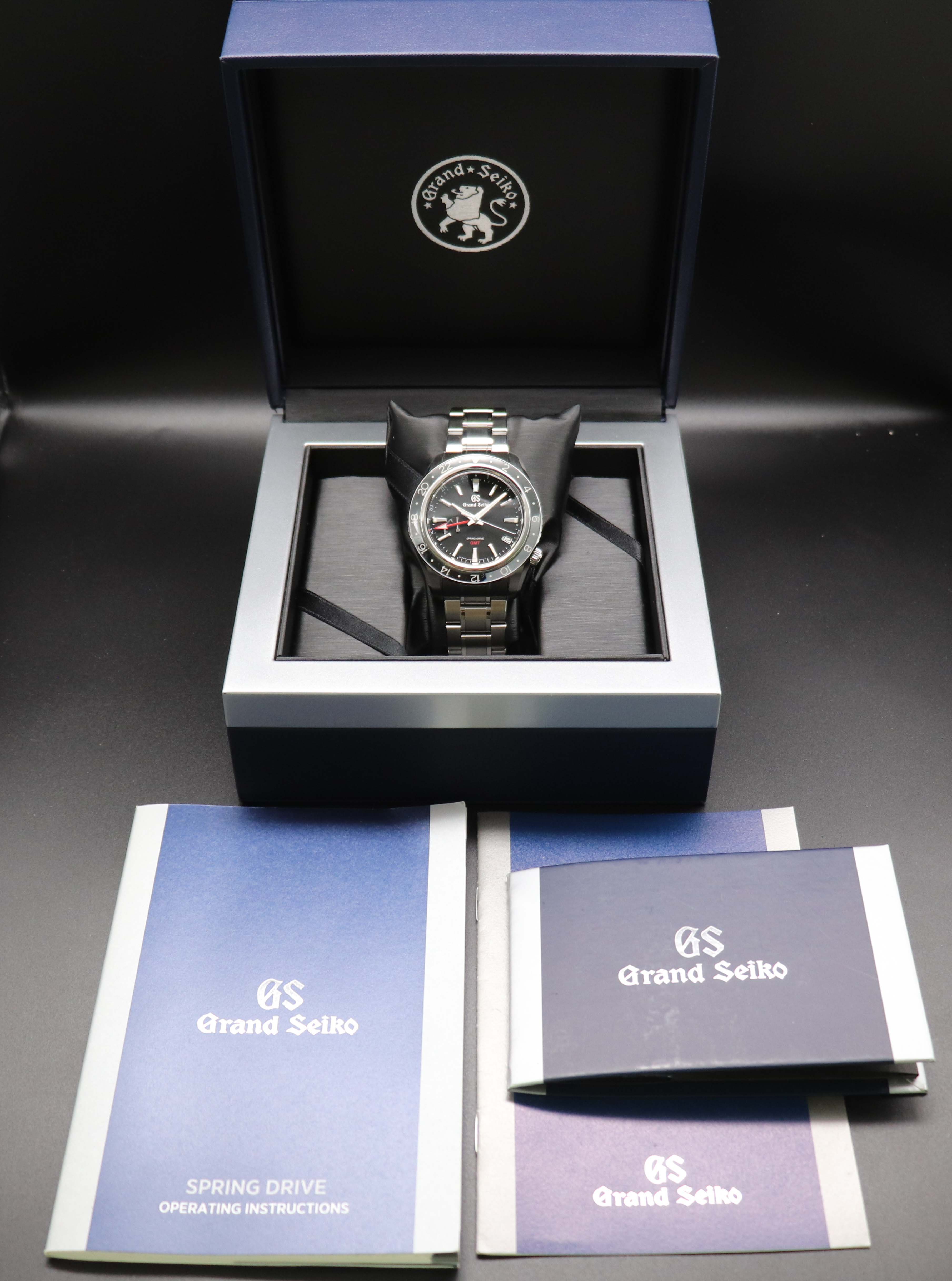 Grand Seiko Spring Drive GMT SBGE201/9R66-0AA0, juego completo de 2018, caja y documentación