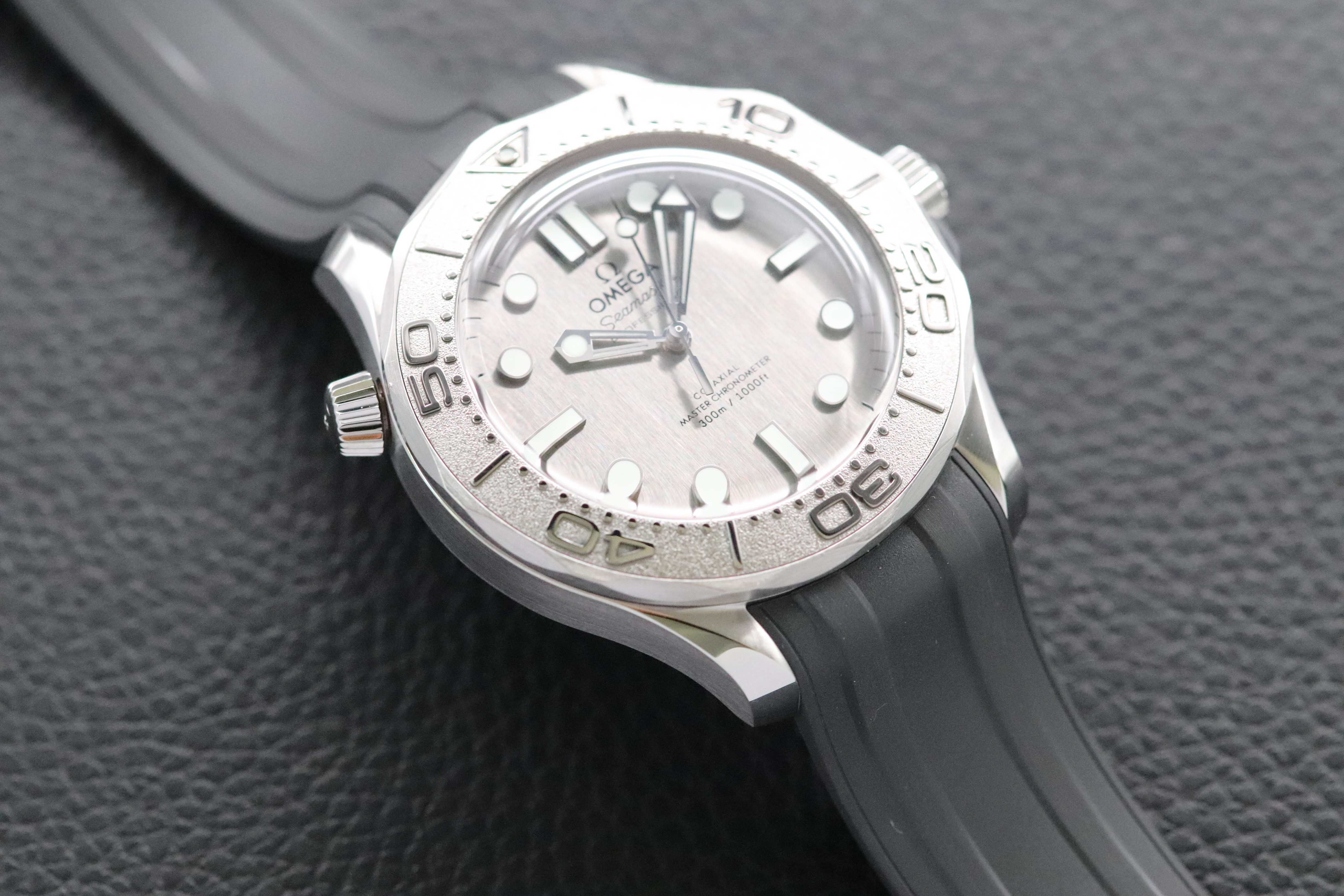 Omega Seamaster Diver 300 210.32.42.20.06.002 Gray Dial 2025