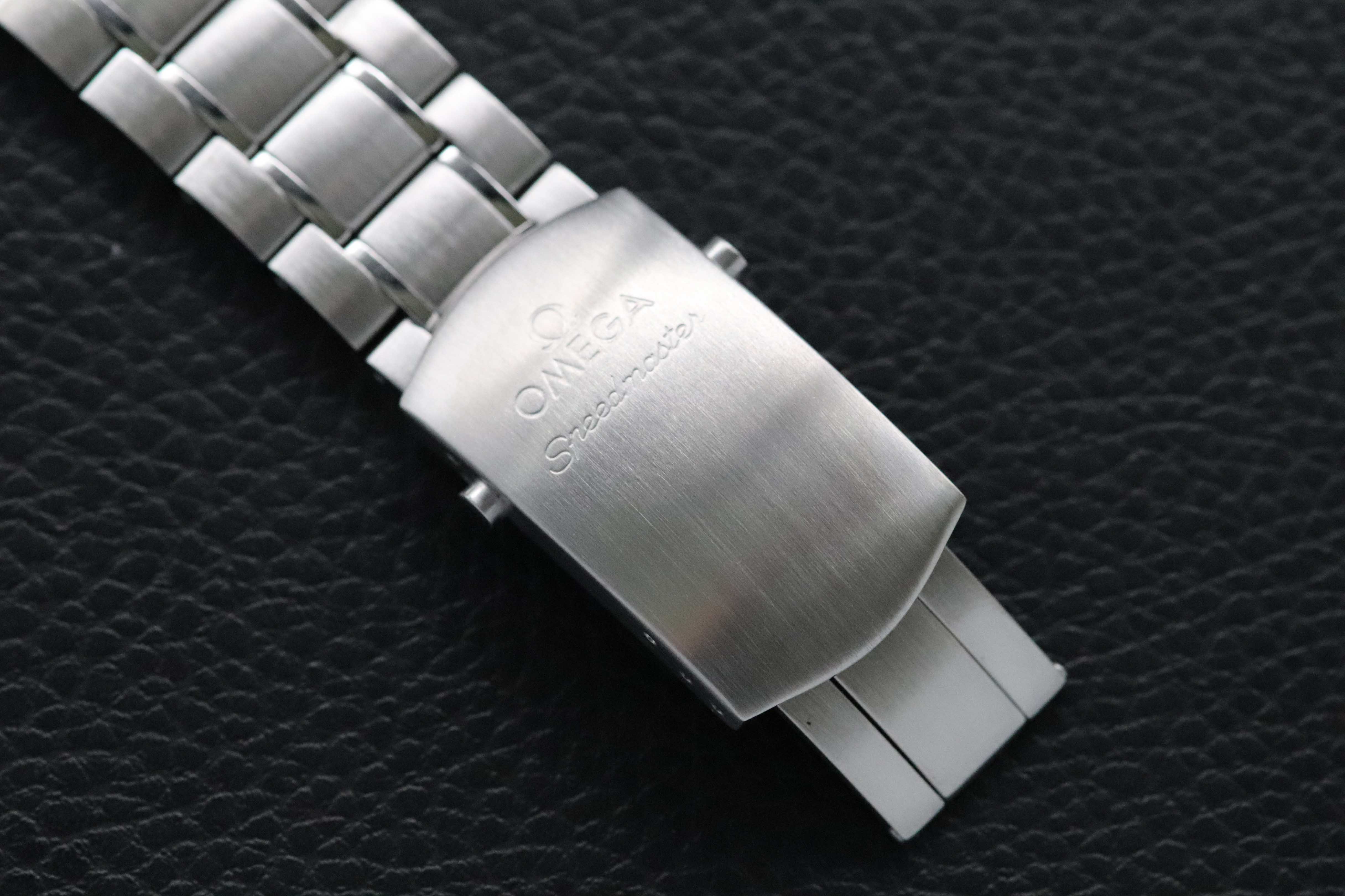 Omega Speedmaster Date 3210.51 cadran noir 2010