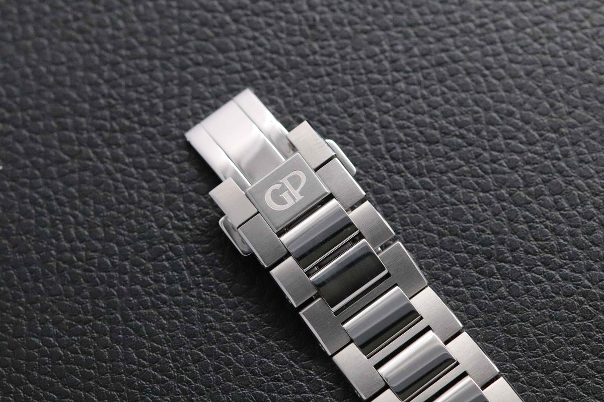 Girard-Perregaux Laureato 81010-11-431-11A Fullset 2022 Box+Papers