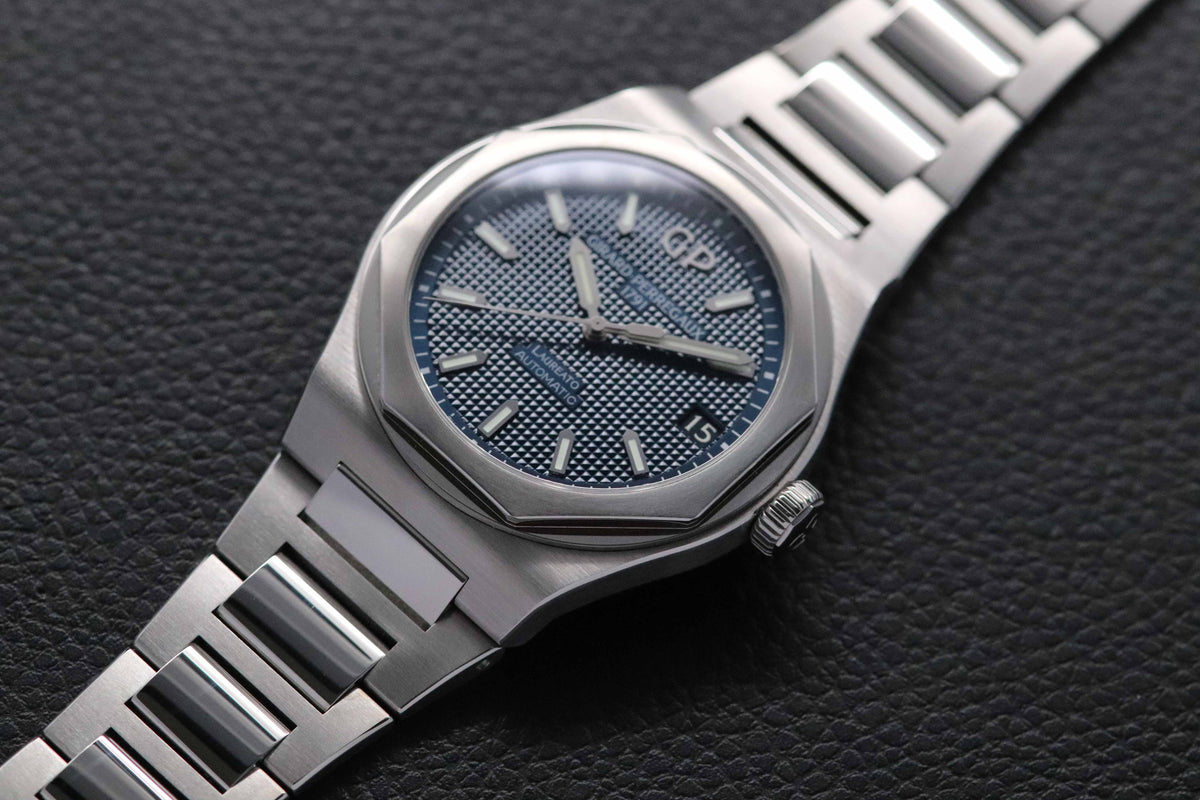 Girard-Perregaux Laureato 81010-11-431-11A Fullset 2022 Box+Papers