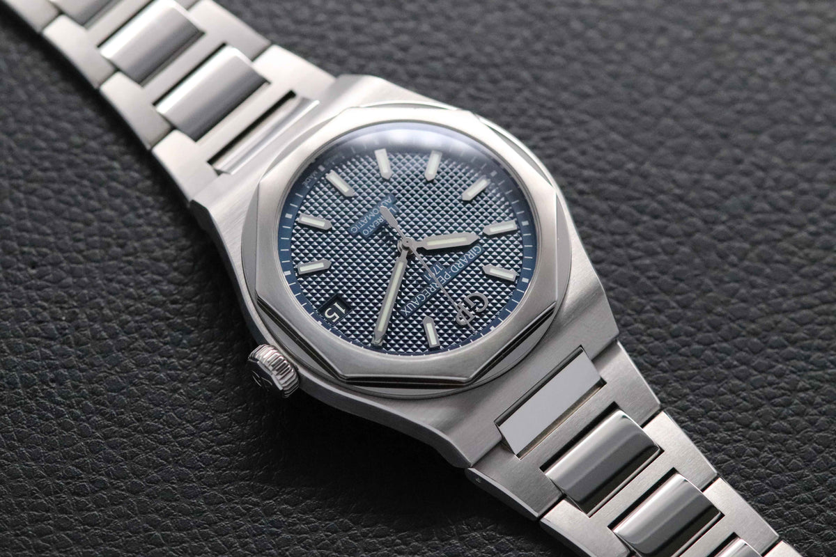 Girard-Perregaux Laureato 81010-11-431-11A Fullset 2022 Box+Papers