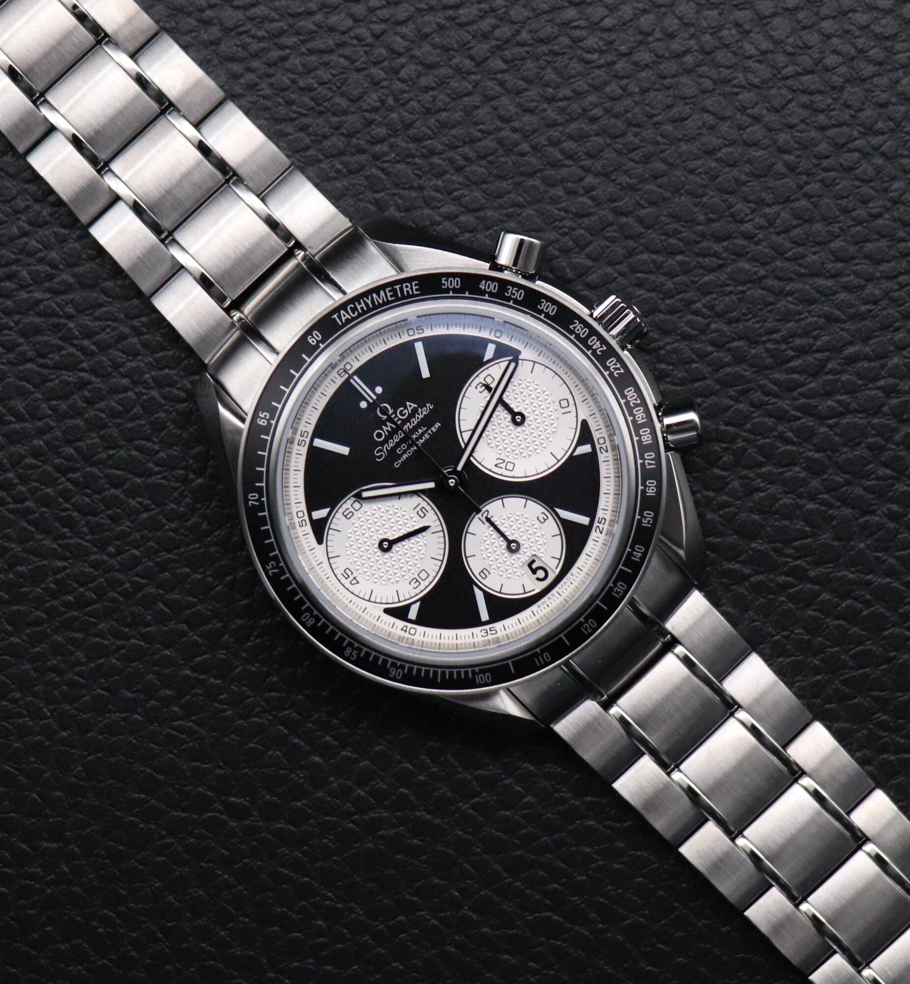 Omega Speedmaster Racing 326.30.40.50.01.002 « Panda » – FULLSET 2026 : coffret et PAPERS