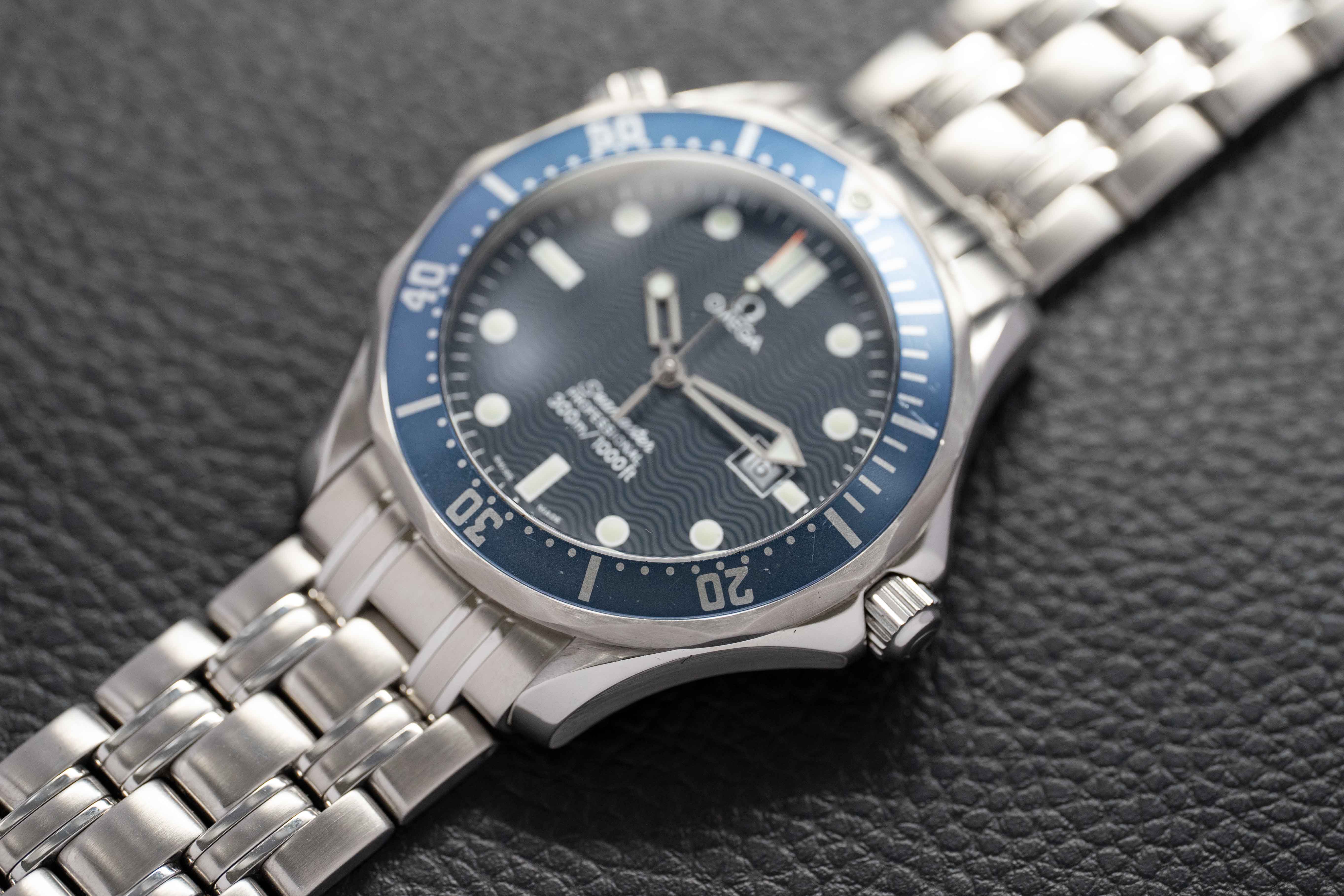 Omega Seamaster James Bond 2541.80 Papers 2000