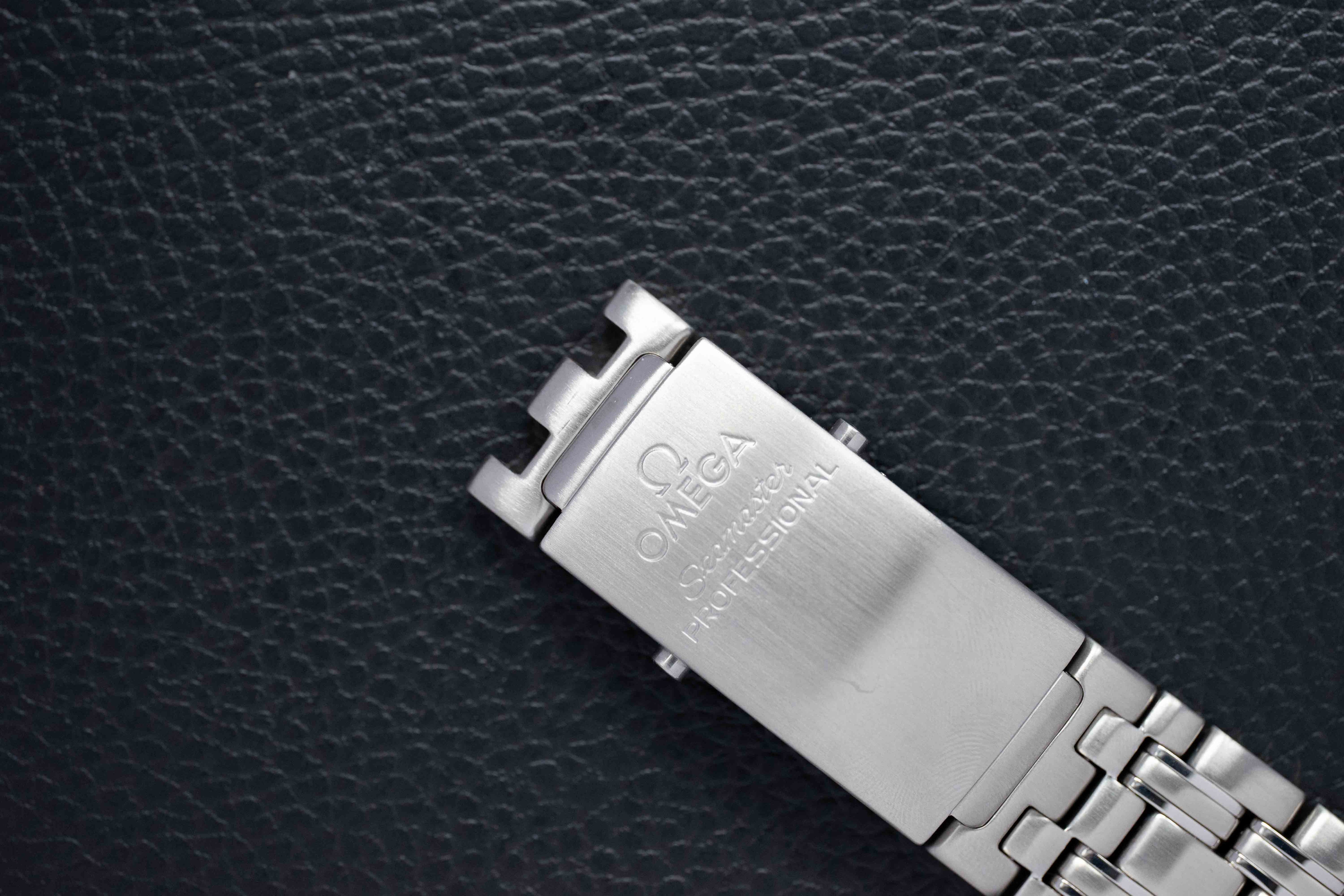 Omega Seamaster James Bond 2541.80 Papers 2000