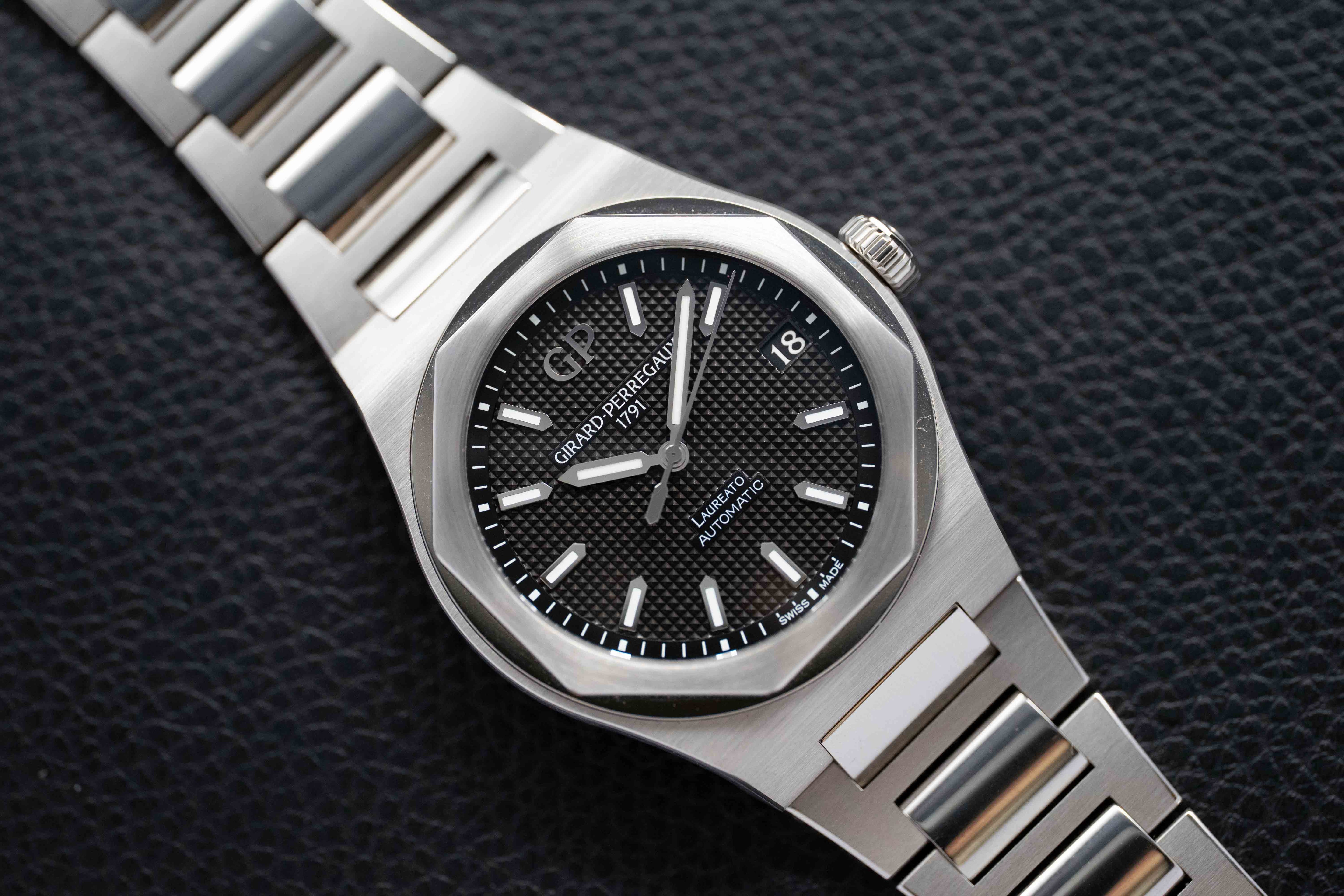 Girard Perregaux Laureato 81010-11-634-11A Fullset 2023 Box+Papers