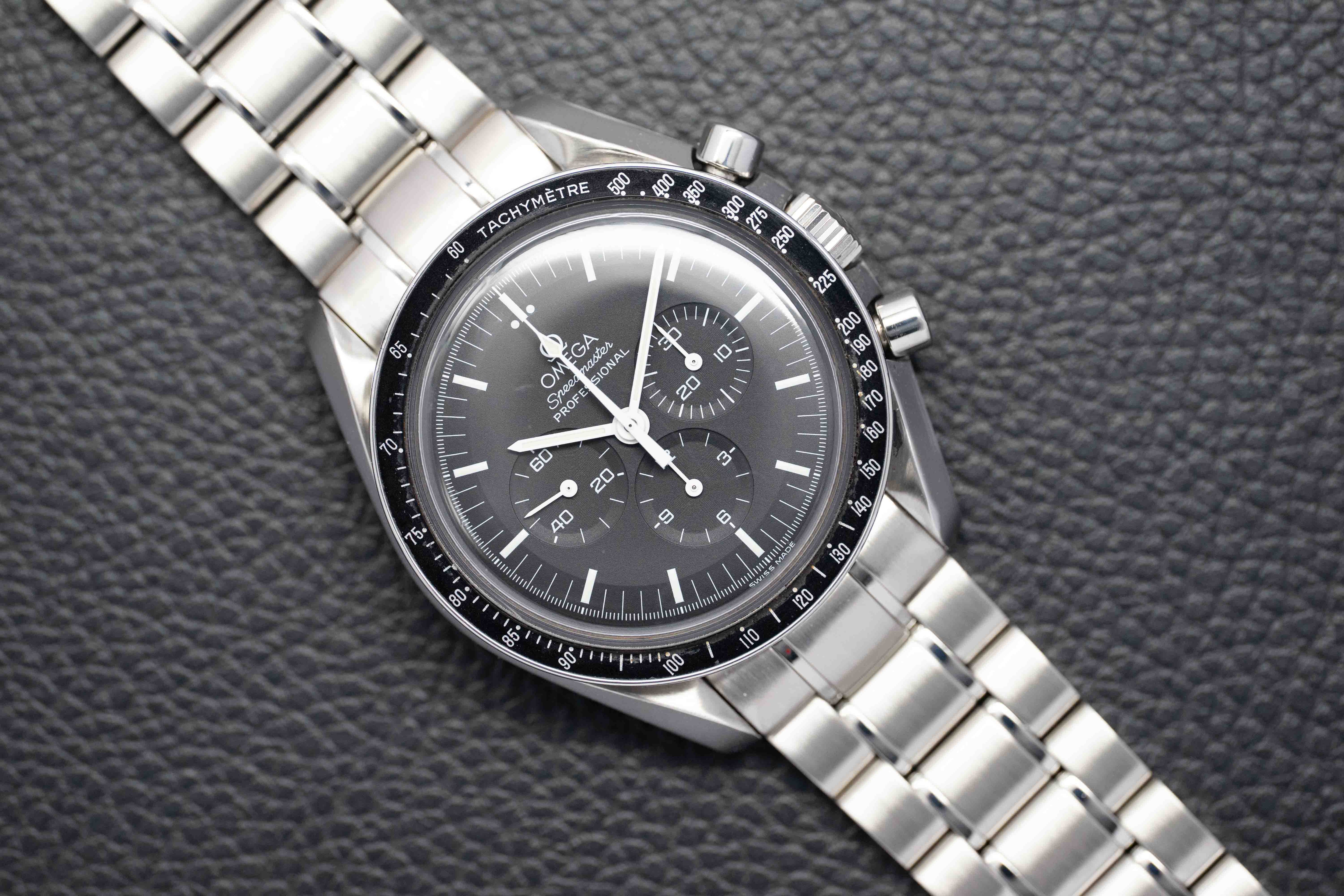 Omega Speedmaster Moonwatch 3570.50 Black Dial 2001 Papers