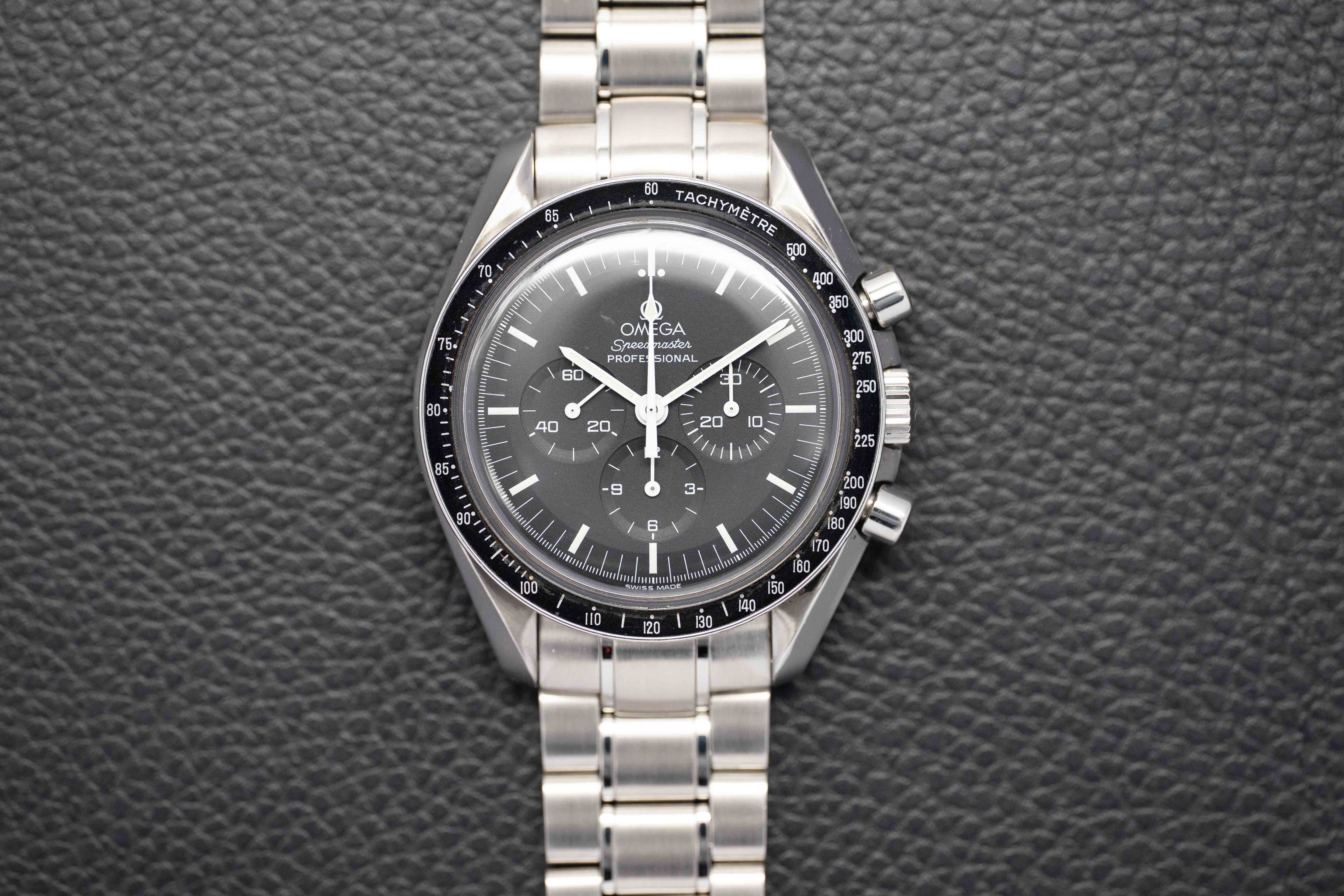 Omega Speedmaster Moonwatch 3570.50 Black Dial 2001 Papers