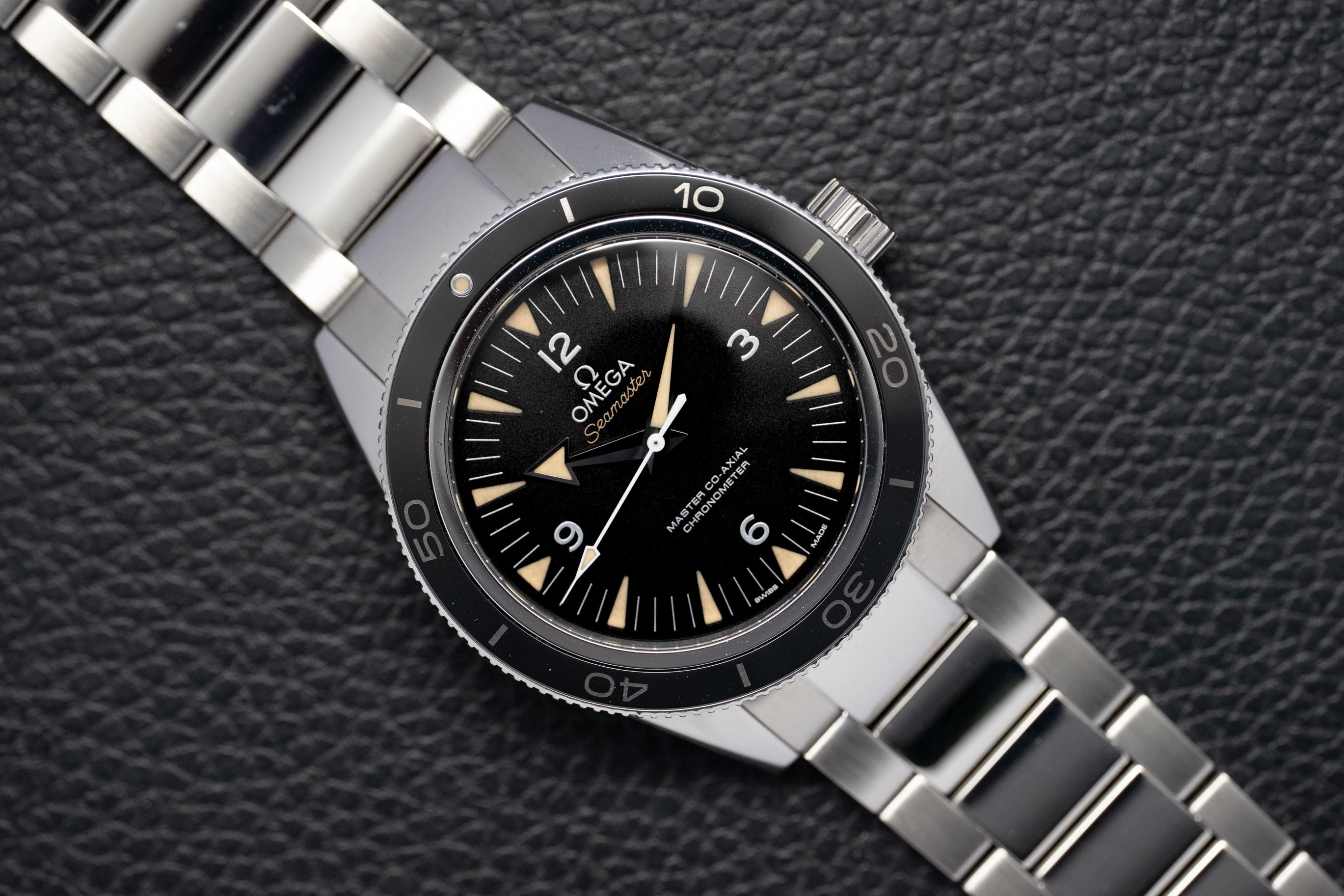Omega Seamaster 300 233.30.41.21.01.001 Black Dial 2015 Papers