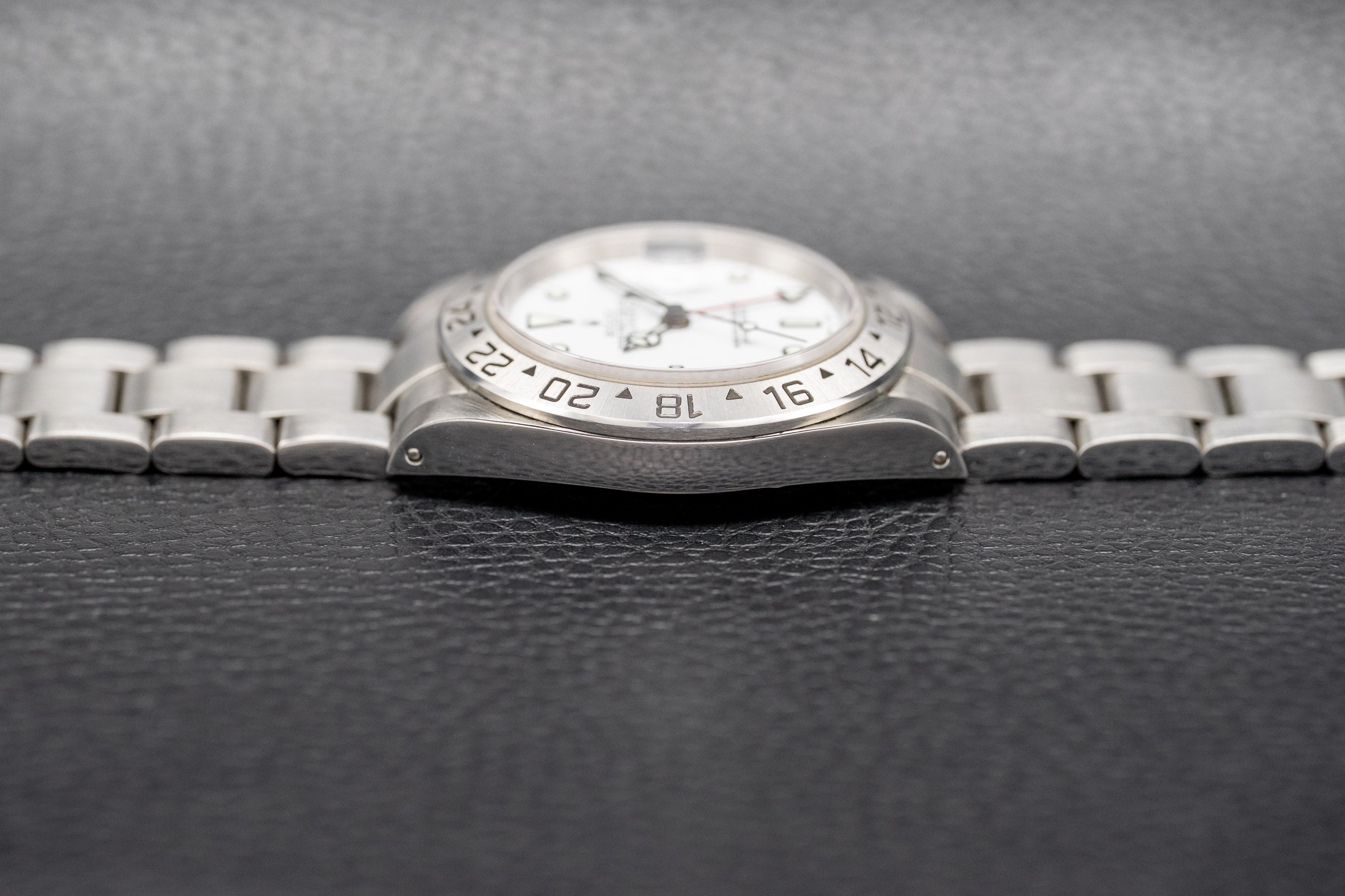 Rolex Explorer 2 Polar 16570 Complete Set 2002 Box + Papers
