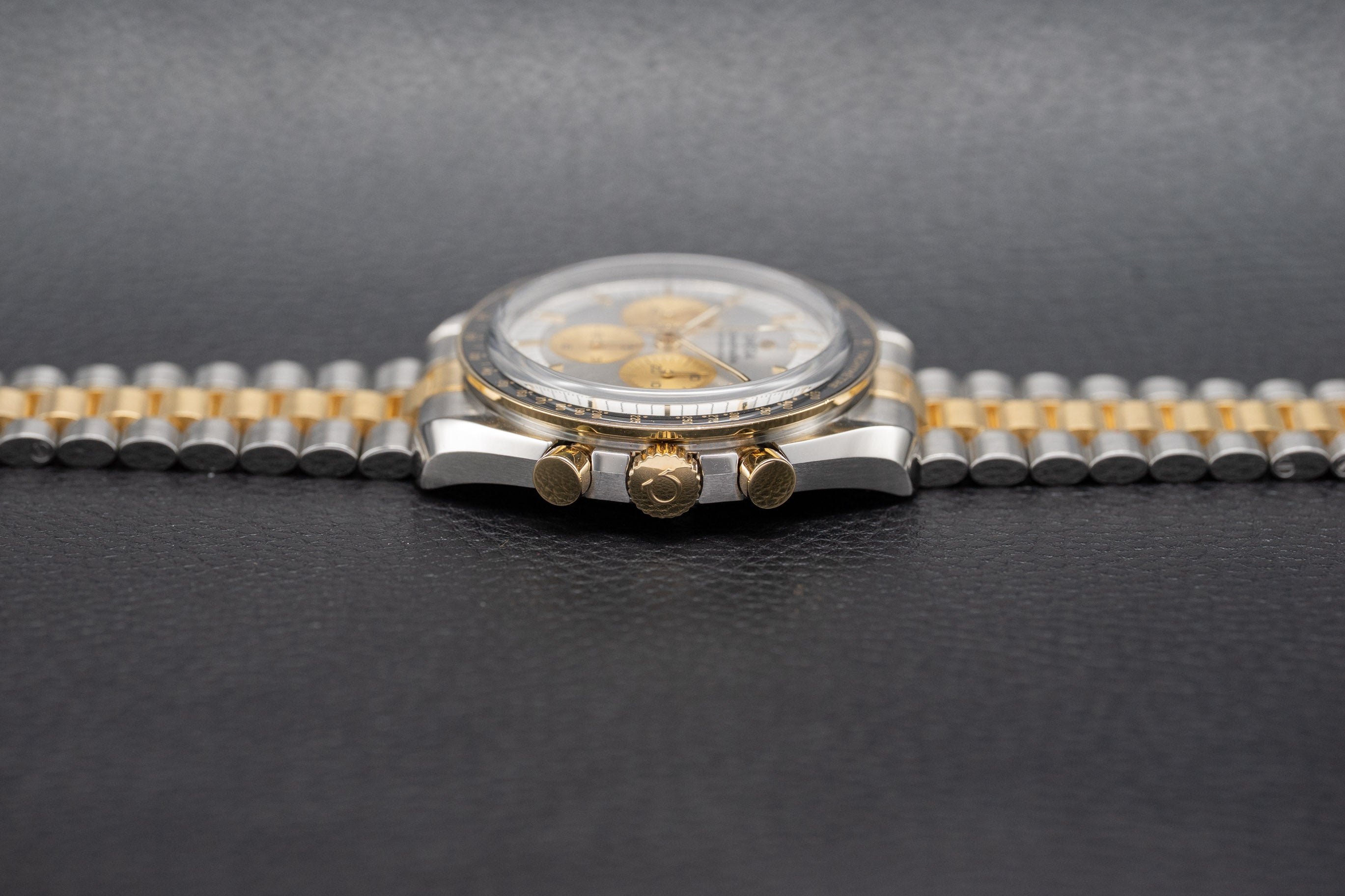 Omega Speedmaster Professional Moonwatch 310.20.42.50.02.001 Complete Set 2024 Box + Papers