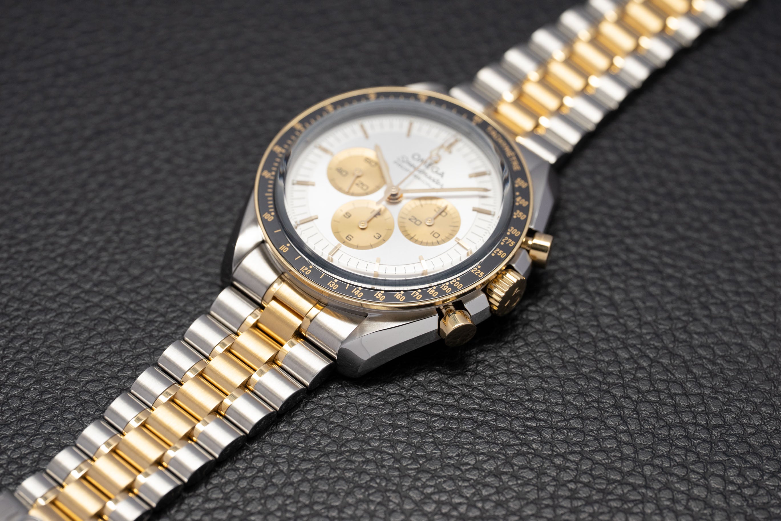 Omega Speedmaster Professional Moonwatch 310.20.42.50.02.001 Complete Set 2024 Box + Papers